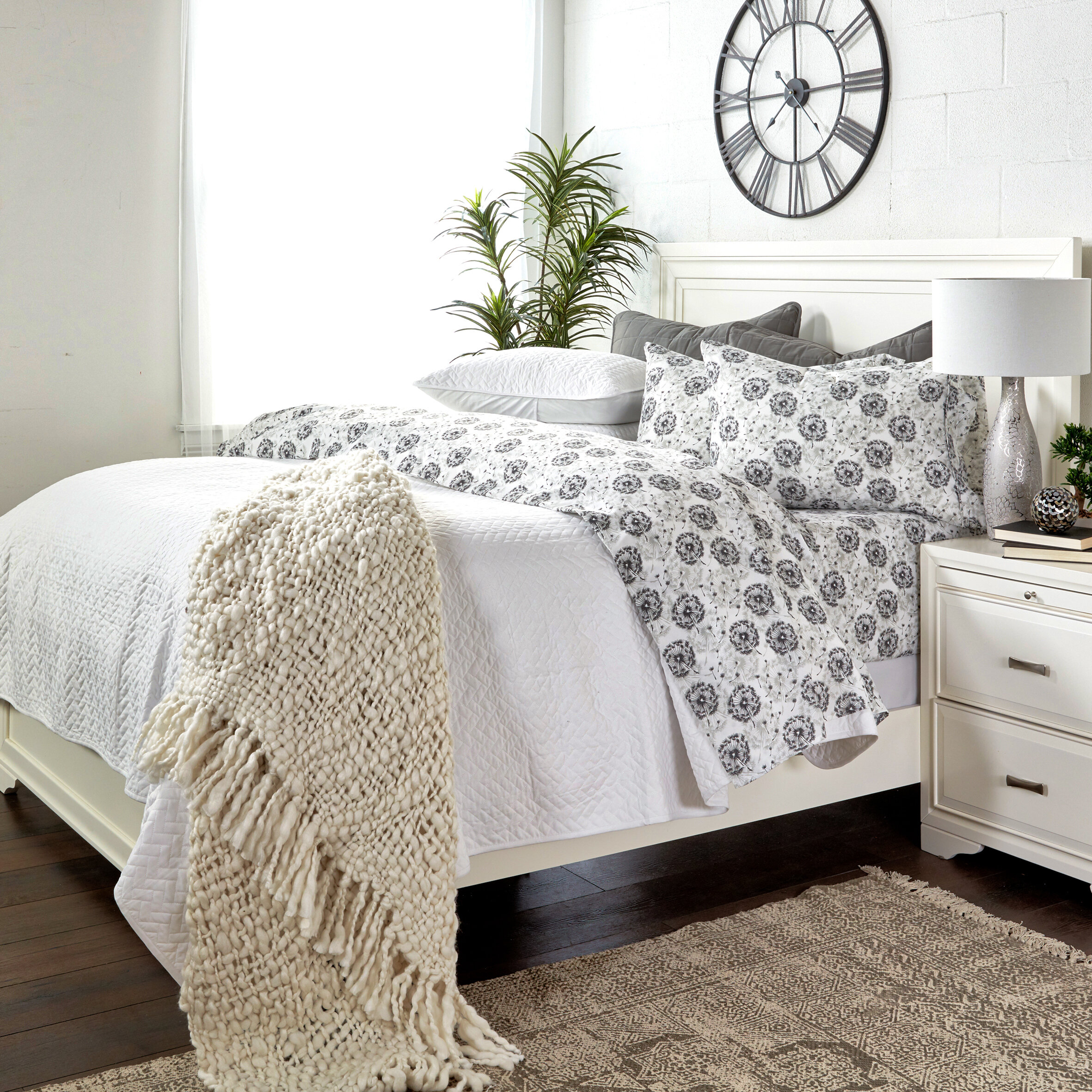 bed white square.jpg