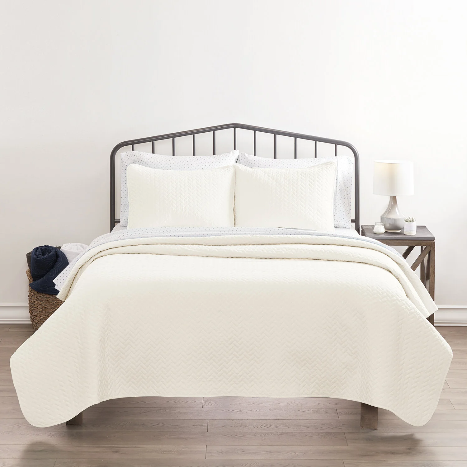 IEH-QLT-HE-Q-PA-HeadOn-AntiqueWhite.jpg