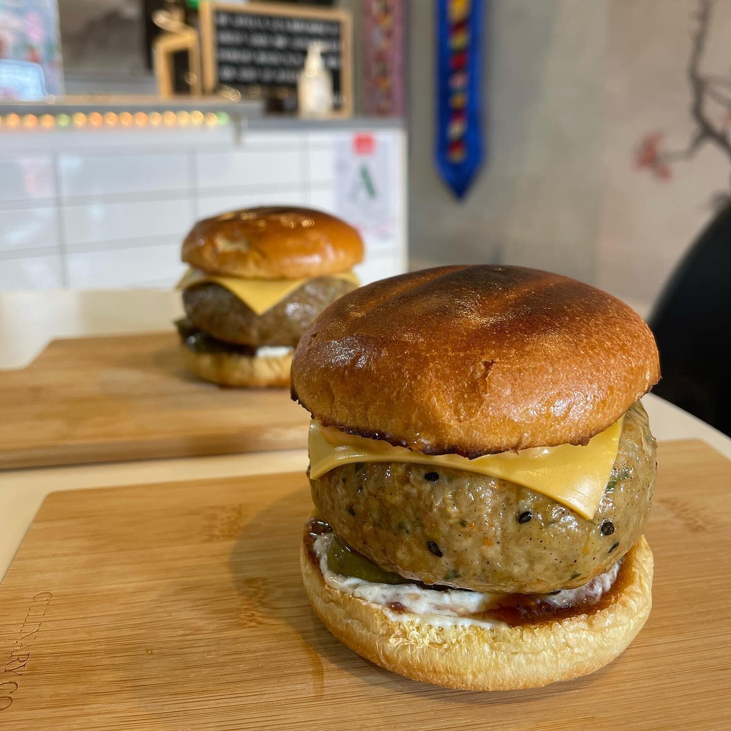 Easily one of the best burgers we have indulged in&hellip; and trust us, we&rsquo;ve had a lot of burgers&hellip;!!!

Khris opened @meet_balls_nz this year and the food is DELICIOUS! Everything is made from scratch including all sauces and condiments