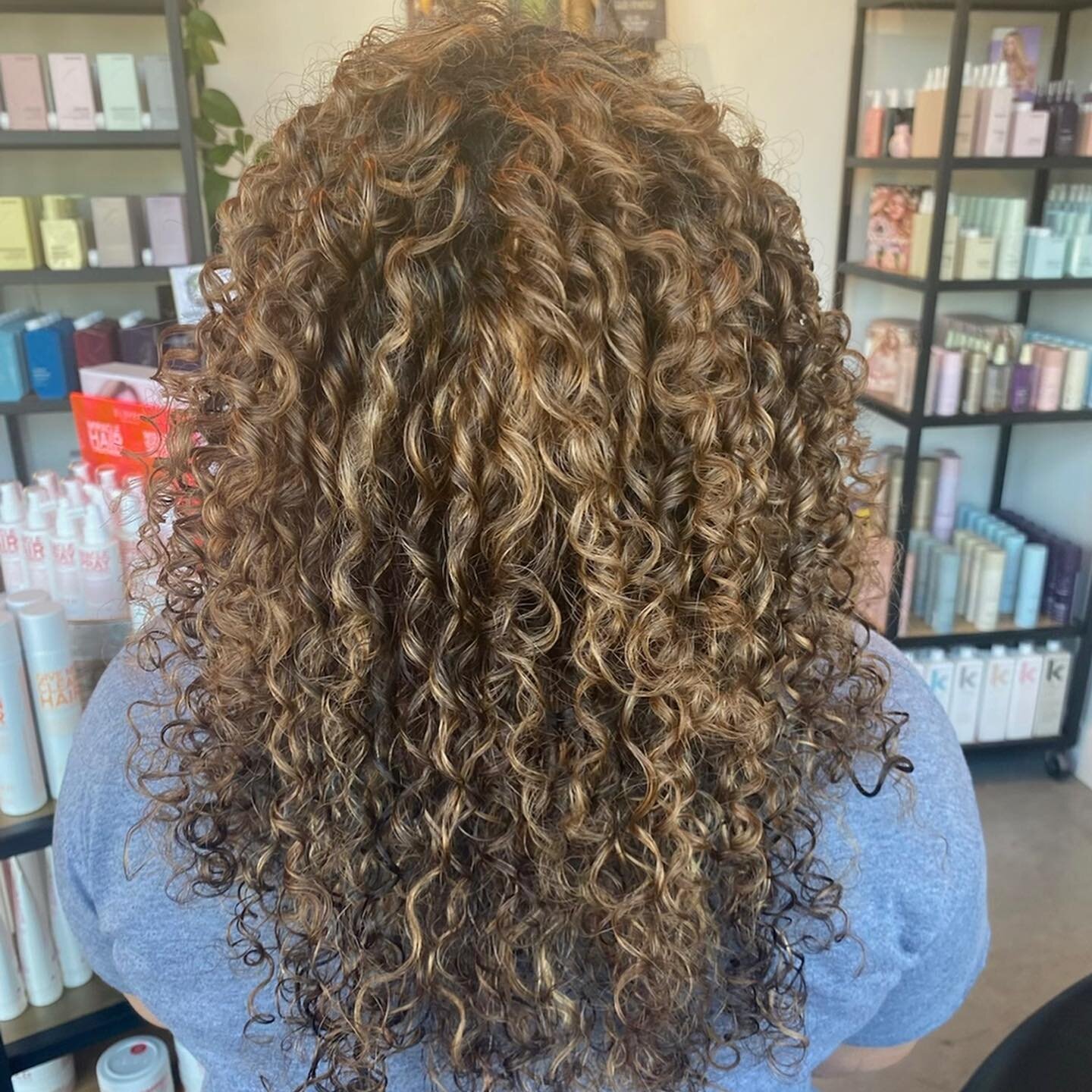 waves, curls, all textures 😍 cuts x color @ayesha_the_hairdruid