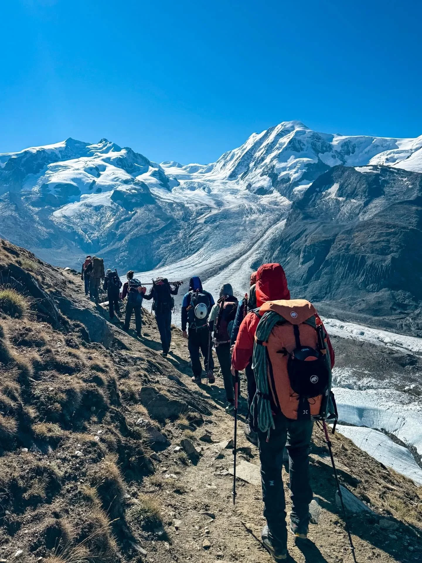 Dom ja Dufourspitze said vallutatud! 💪
Kaks Šveitsi hiiglast, üks riigi kõrgeim, pakkusid meile küll hambaid plagisema panevaid külmakraade, aga ilm ja mäeolud olid mõlema tipu tõusuks ideaalsed!
Pea