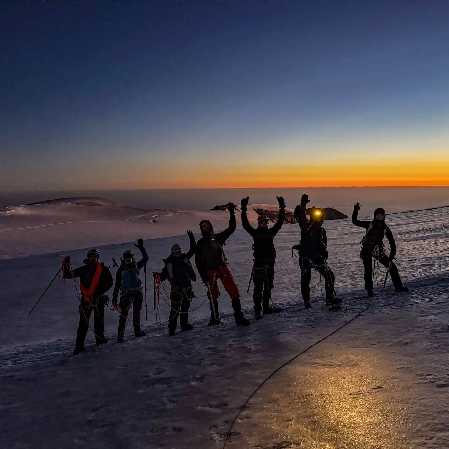 🇬🇪 Mkinvartsveri tipp (5054 m) taas tehtud!
Ilm oli terve matka aja imeilus, mida ei juhtu seal kandis just liiga tihti. Tiputõusu alustas 8 mäehuvilist, kes kõik ka tipus ära käisid. Kaks grupiliiget loobusid seekord