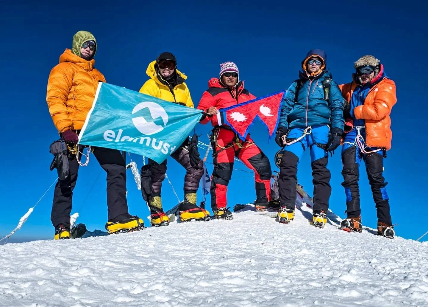 LENIN (7134 m) VALLUTATUD! 💪
Rajakirjeldus vastas igati reaalsusele:
✅️ oli väga palav (v.a tipus)
✅️ oli vähetehniline - palju redeleid ja tugiköisi
✅️ oli füüsiliselt väljakutsuv
Aklimatiseerumiseks matkati baaslaa