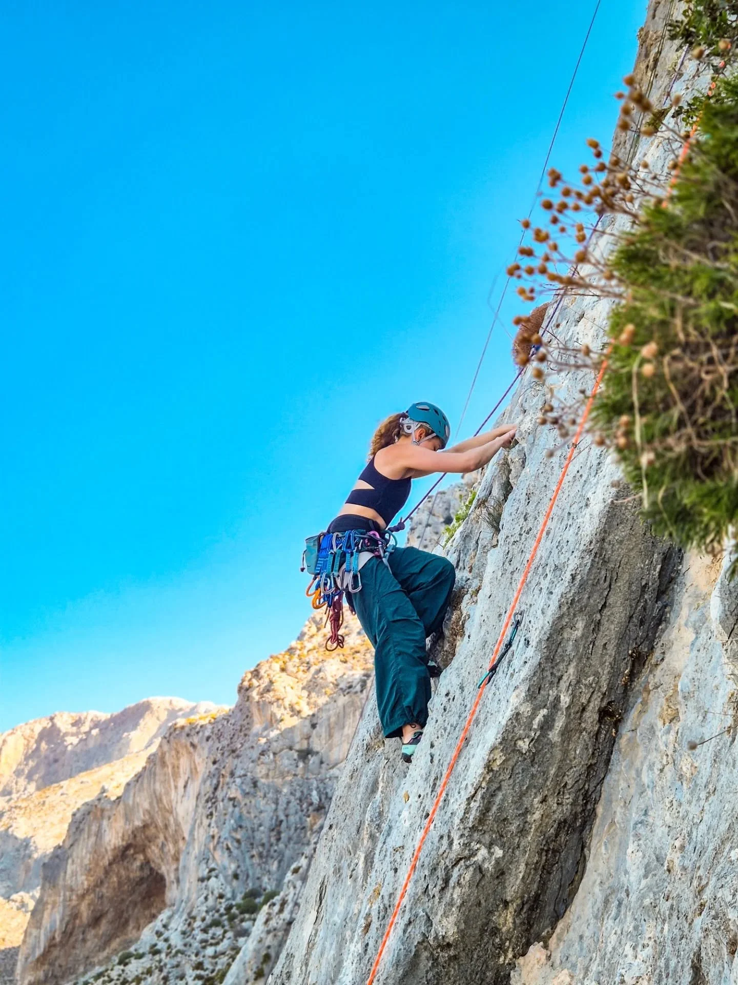 Toredaid hetki Kalymnoselt 🧗‍♀️
Ronimisreisid on ideaalne viis nädalakeseks rutiinist välja saada. Teistsuguses keskkonnas juhe seinast välja tõmmata ja lihtsalt... olla. Ronida ja puhata omas rütmis.
Ühtlasi an