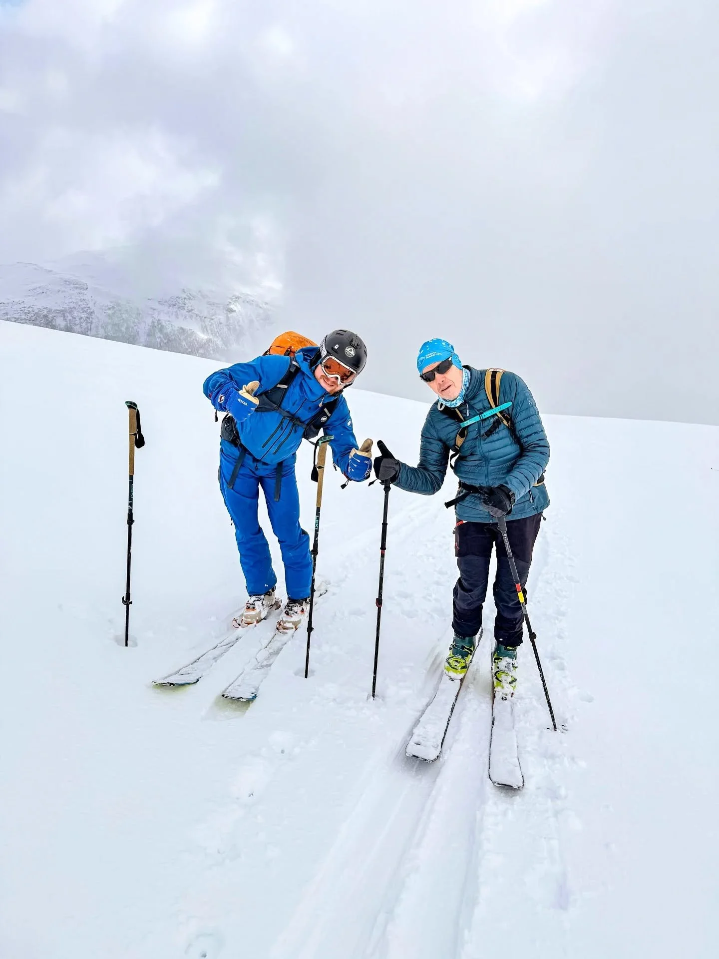 Milline n&auml;gi v&auml;lja meie esimene ski touring reis Norras?

L&uuml;hidalt - edukalt l&auml;ks! P&otilde;hieesm&auml;rk oli saada esimene ski touring kogemus ning kogemusi jagus siin reisil &auml;mbriga. Ja kusjuures - j&otilde;udsime j&auml;r