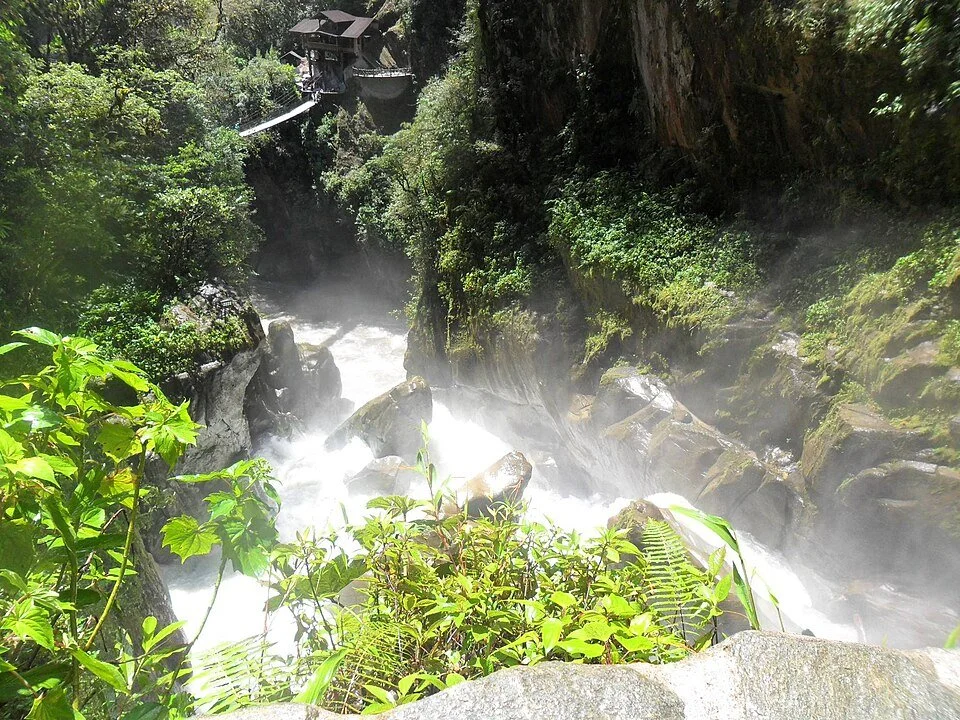 The_base_of_Pailón_del_Diablo.jpg