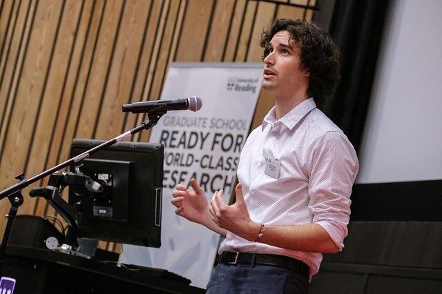 #fossilfriday Living my best life talking about dinosaurs. 
&bull;
&bull;
&bull;
(jk I was a nervous wreck 😅) Nice photos from the #threeminutethesis competition at the @uniofreading
&bull;
#fossils #dinosaurs #dinosaur #science #prehistory #geology