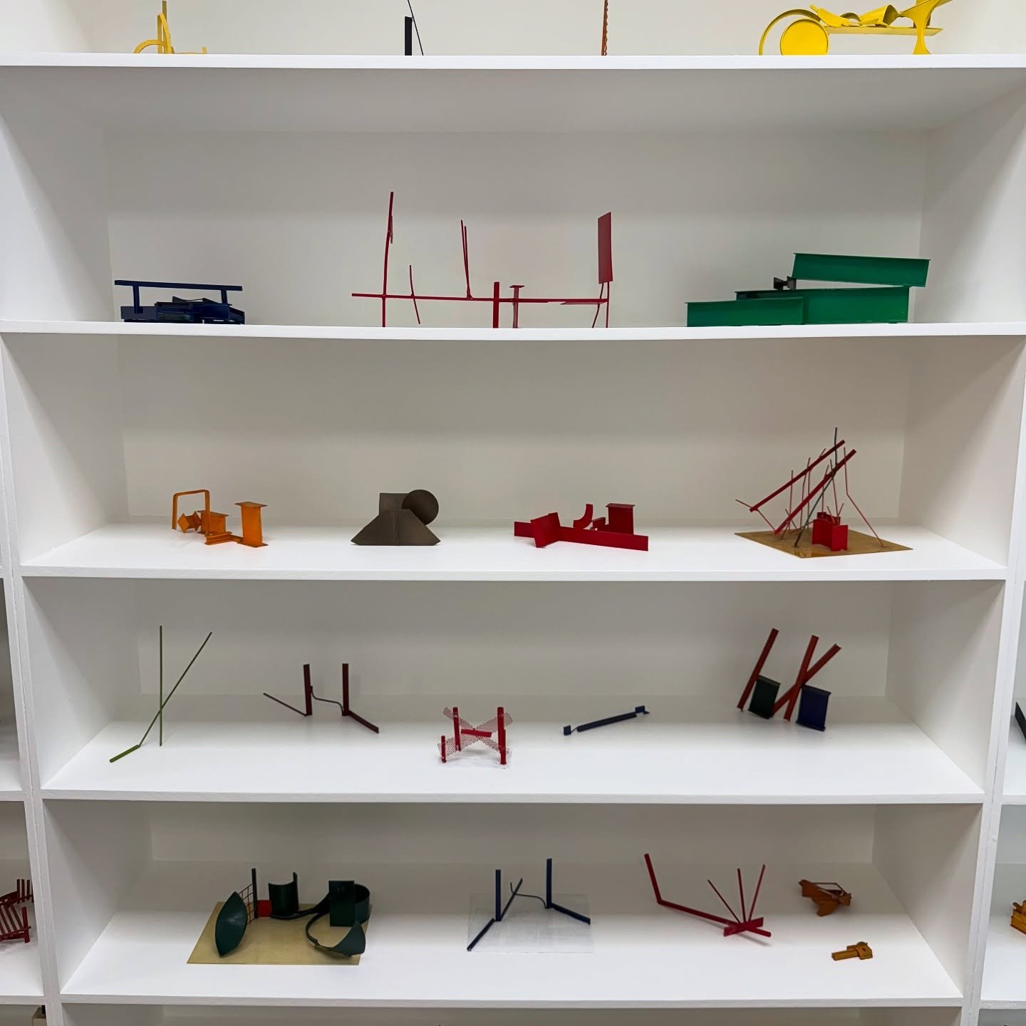 These are tiny to scale models of Anthony Caro&rsquo;s sculptures held in his archive - aren&rsquo;t they incredible! I had the best time @anthonycarocentre seeing all these goodies, including early archive papers with hand drawn pictures of the scul