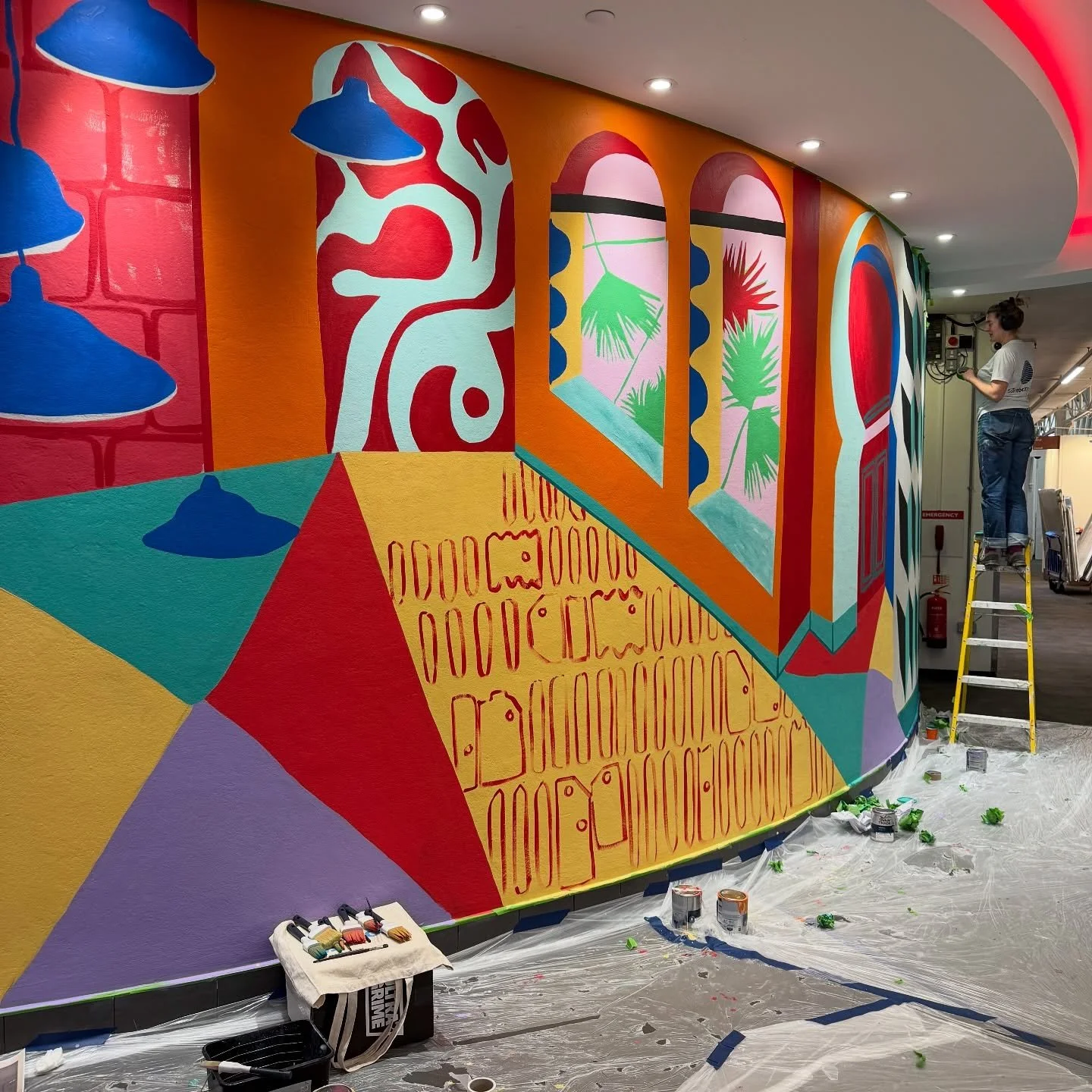 A joy to see Ingram Prize artists shining at London Art Fair. @roseelectraharris eight metre wall painting looking glorious (she painted it freehand in situ, wow), past winners and alumni including @woojinstudio @abigailnorris000 @selby_hi. And huge 