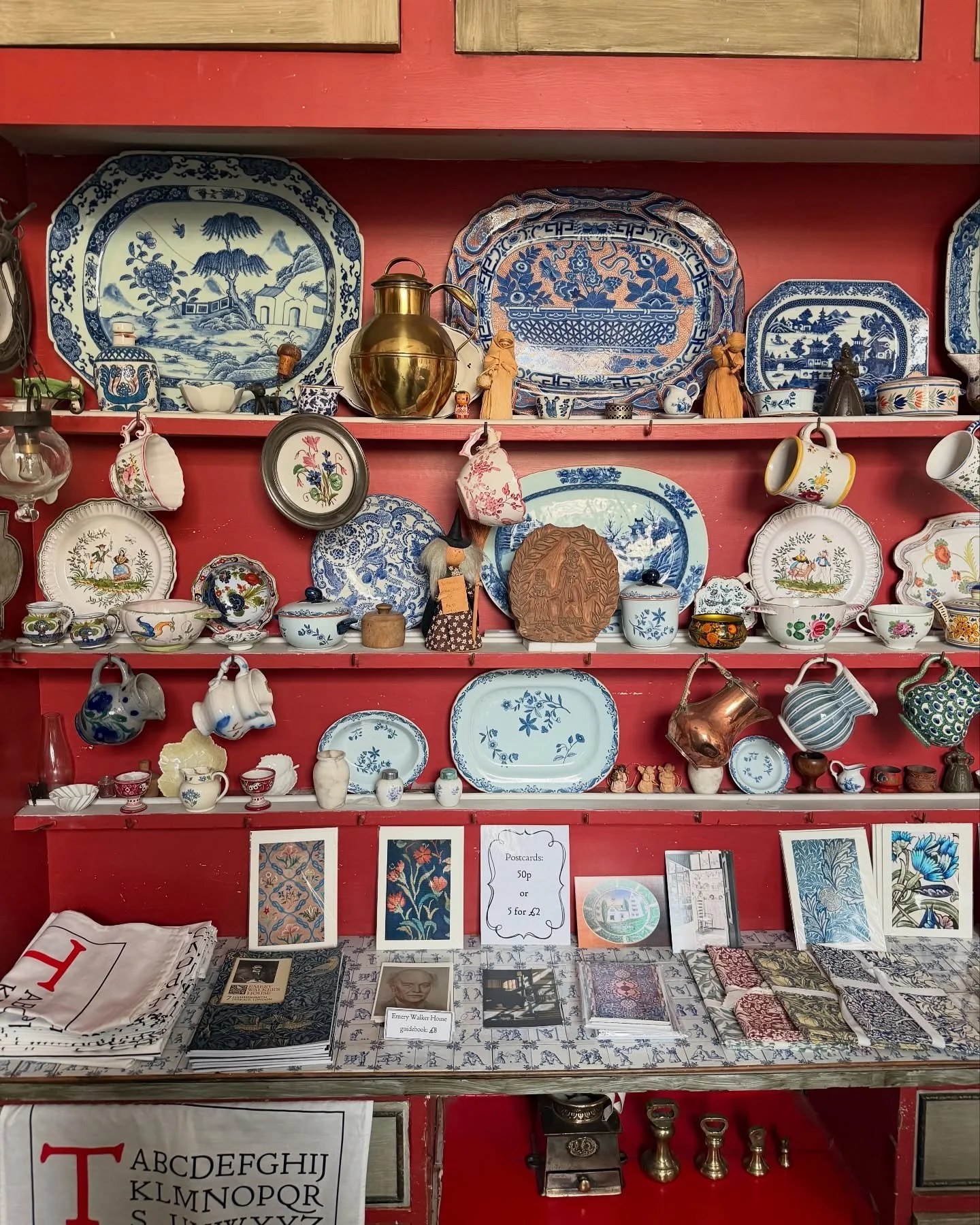 On the wonderful Hammersmith Terrace (Georgian townhouses overlooking the Thames) this morning, on a trip to the Emery Walker museum. Walker was at the heart of the Arts and Crafts movement, great friends with William Morris who he saw every day in L