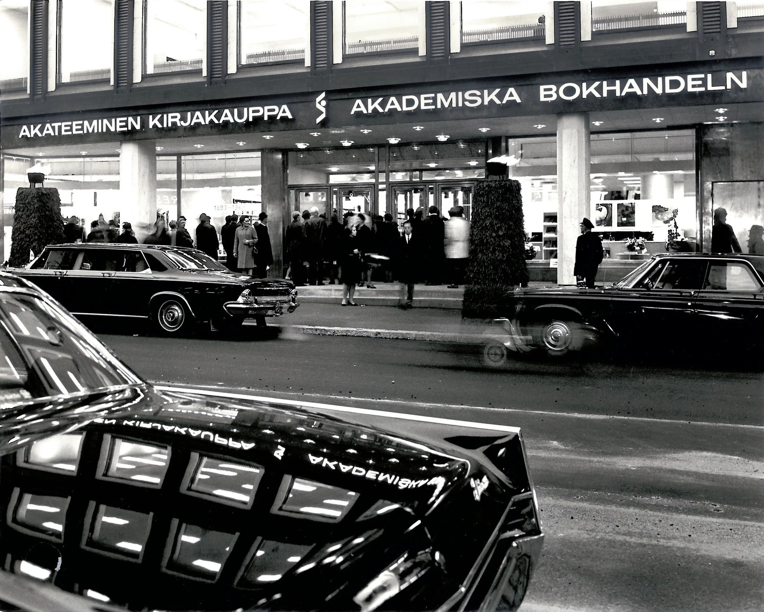 kirjatalon_avajaiset1969.jpeg