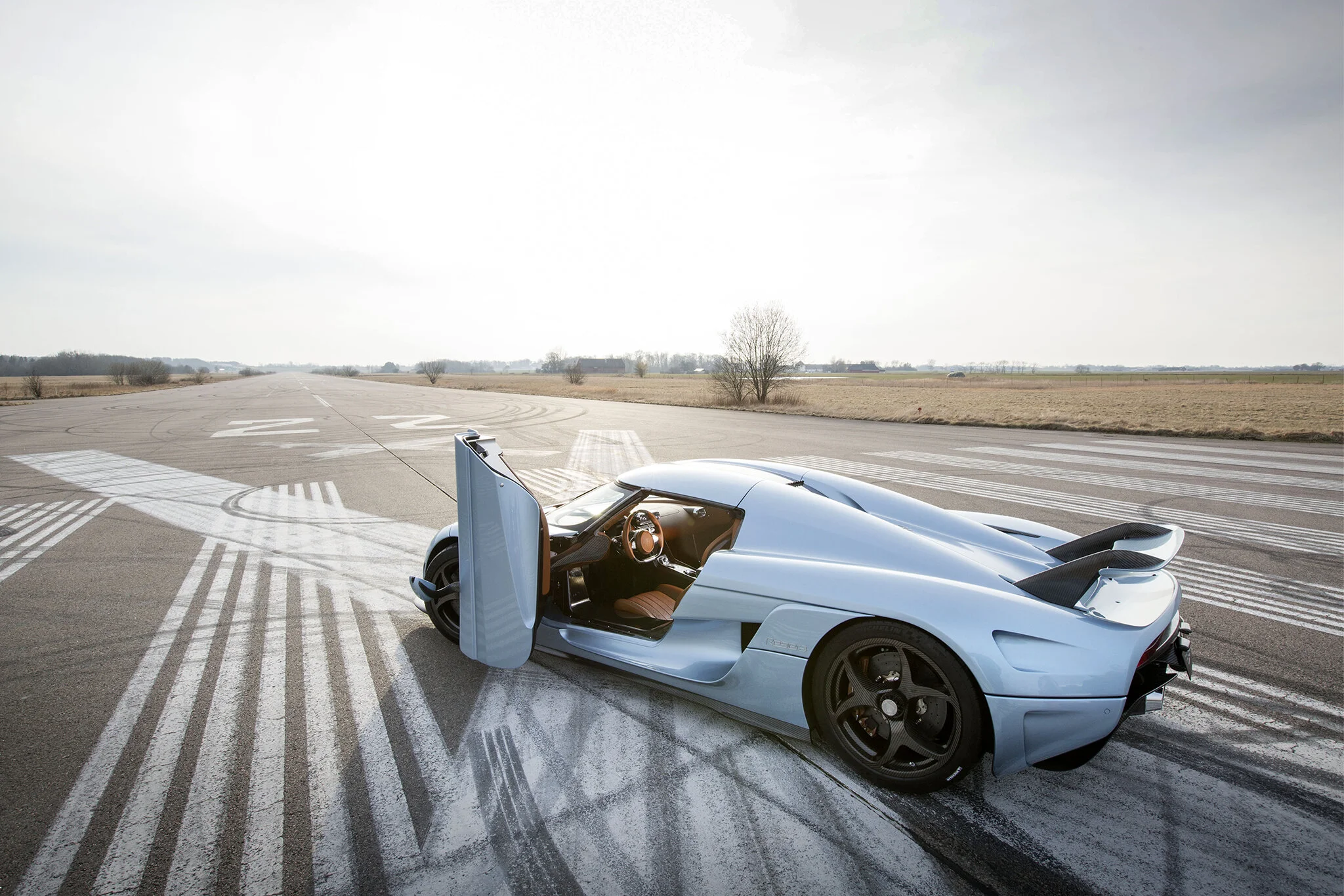 koenigsegg_regera_1.jpg