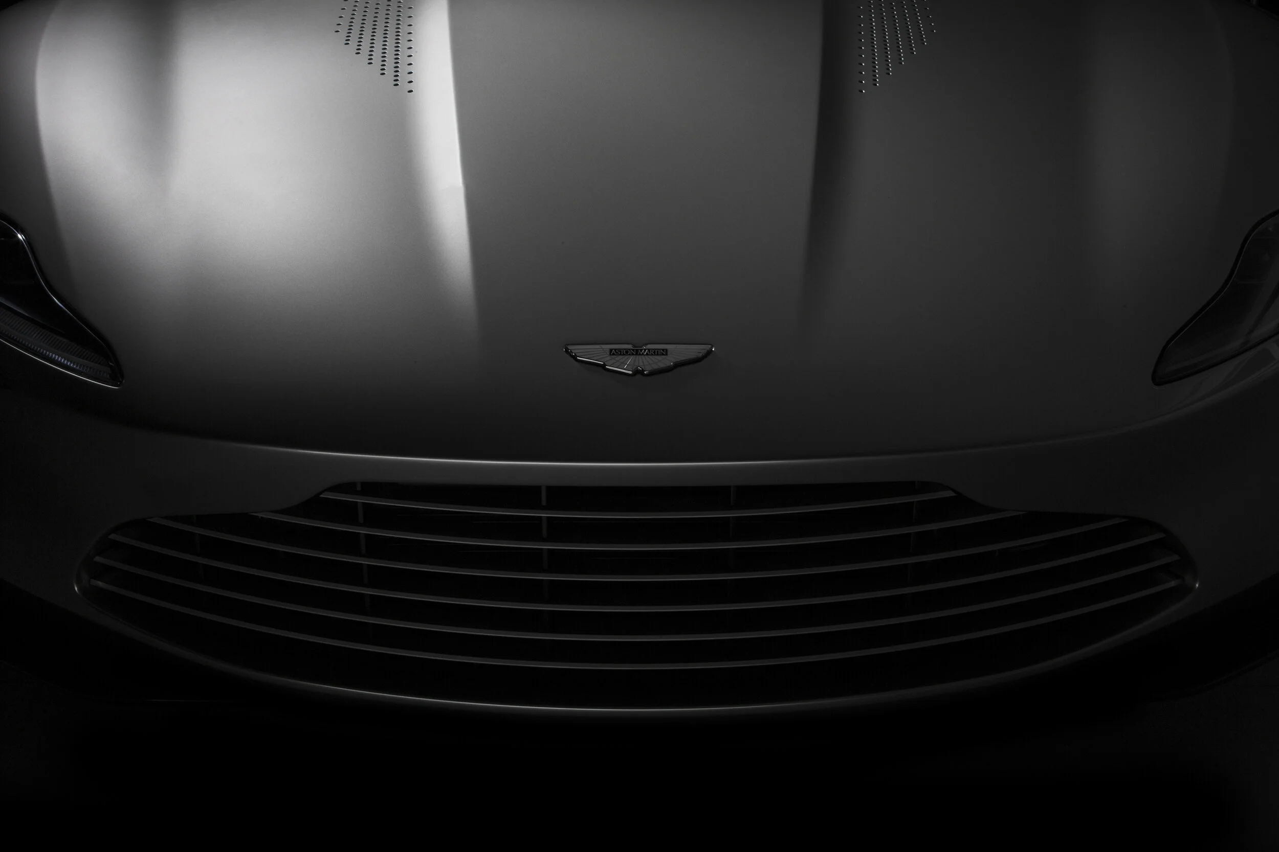 aston_martin_db10_1.jpg