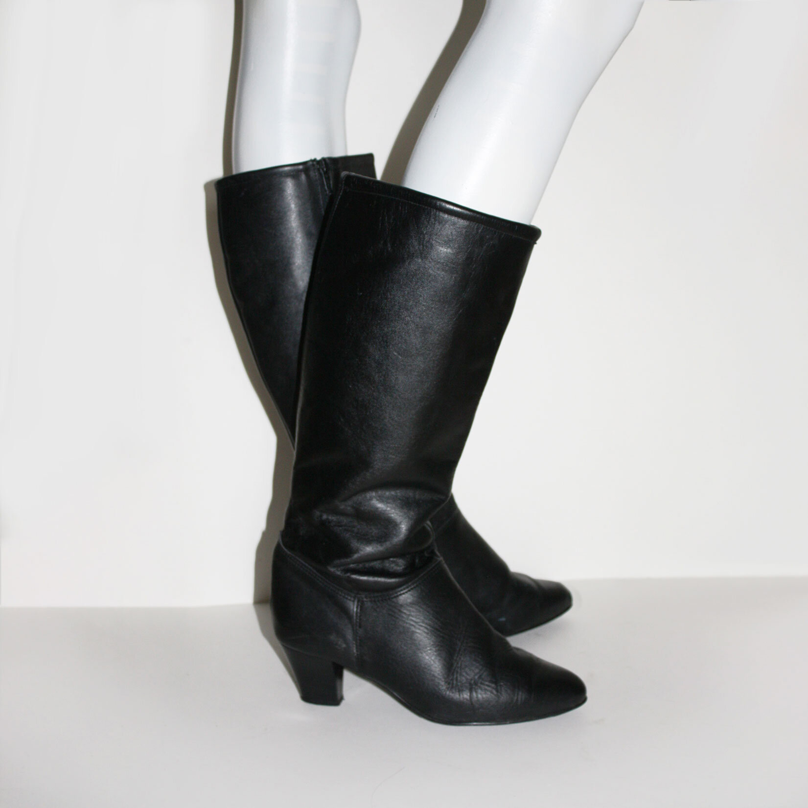1980s fleece lined black leather boots 2" heel | 6 | 39