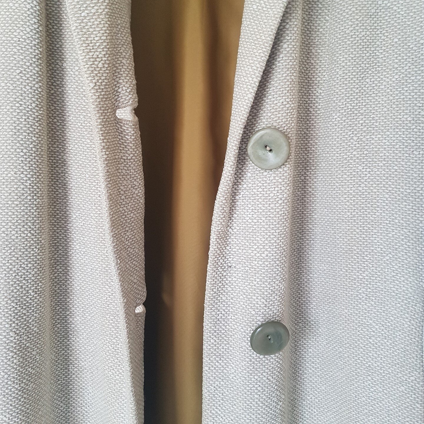 Is anyone loving this colour combination at much as me? 

Vintage coat coming soon. Yay! 

#greige #dotweave #palegrey #texturedcoat #vintage #olivegreen #barkersofkensington #color #vintagecoat #colours