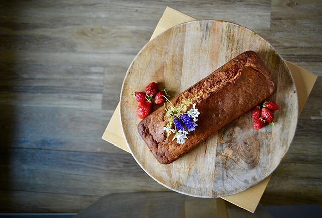 Banana bread au p&eacute;pites de chocolat, &agrave; d&eacute;couvrir dans le menu de la semaine, disponible demain #bananabread #chocolat #dessert #healthyfood #menudelasemaine #delicieux #gourmandise #chefadomicile 👩🏻&zwj;🍳🌺