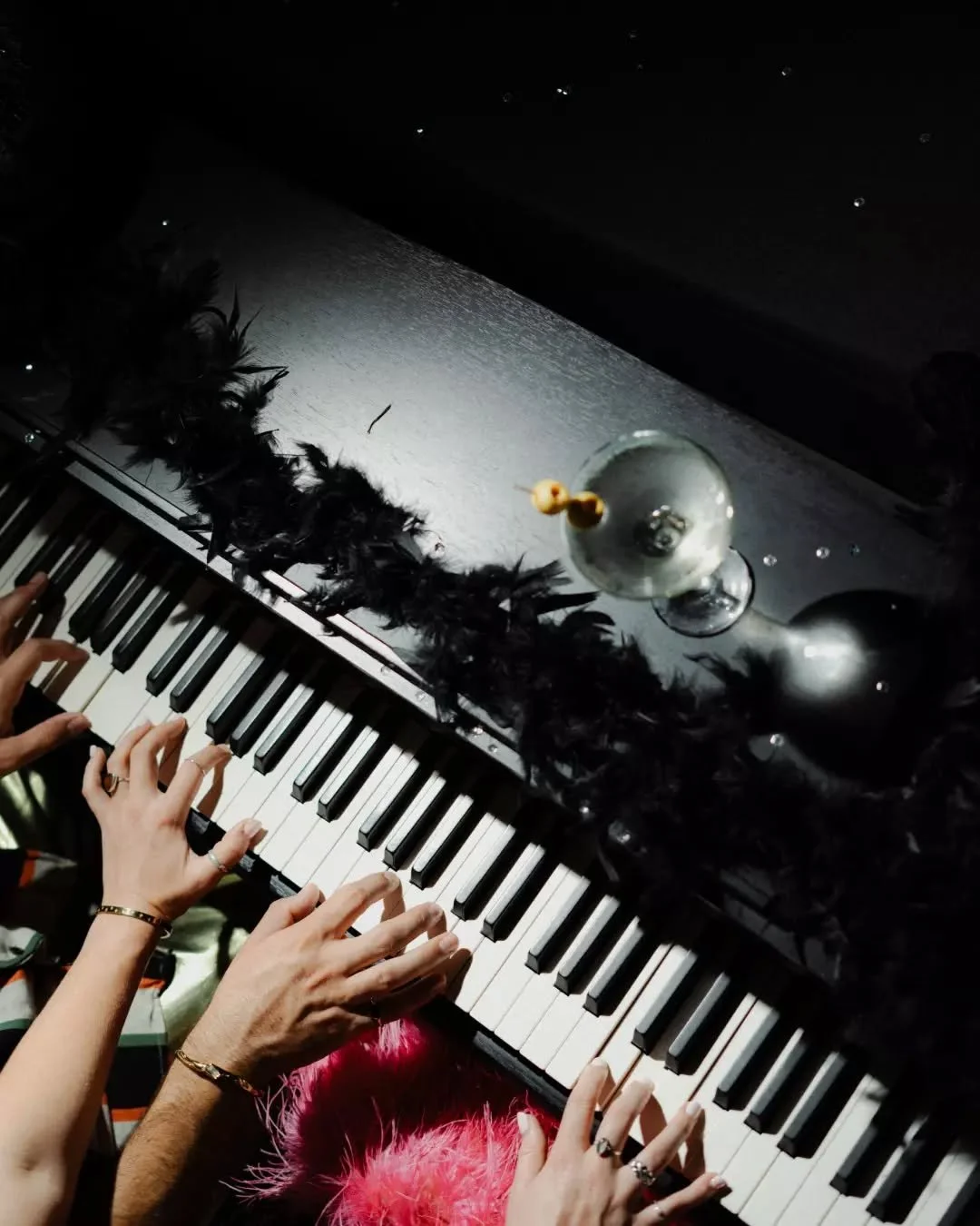 Hands on deck (or keys) because this weekend we&rsquo;ve got Duelling Pianos sandwiched between some of Subi&rsquo;s best live music&nbsp;🎹

✹ Friday 5pm:&nbsp;Oscar Litchfield kicks off the weekend in our Lobby Bar!
✹ Saturday 8:30pm: DUELLING PIAN