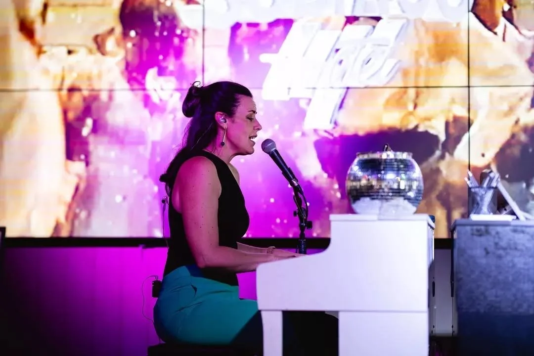 It&rsquo;s piano vs piano this Saturday!&nbsp;Grab a drink, grab your mates, and get ready for a night of music&nbsp;🎹 

✹ Friday 5pm: @donny.f.goodman kicks off the weekend in our Lobby Bar!
✹ Saturday 8:30pm: DUELLING PIANOS with @the.huntsman.mus