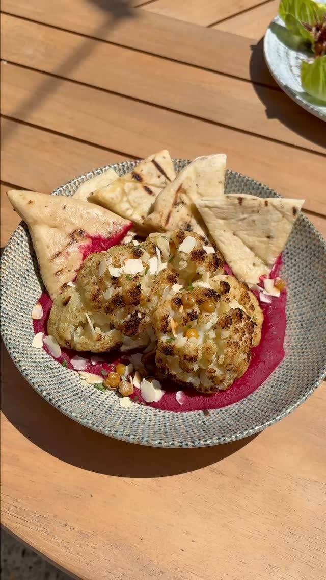 A little char, a lot of flavour 🩷 

Our Charred Cauliflower brings together smoky beetroot hummus, chickpeas, toasted almonds and fresh herbs, served with grilled flatbread for the perfect bite.

A good one to add to the table at Subi.