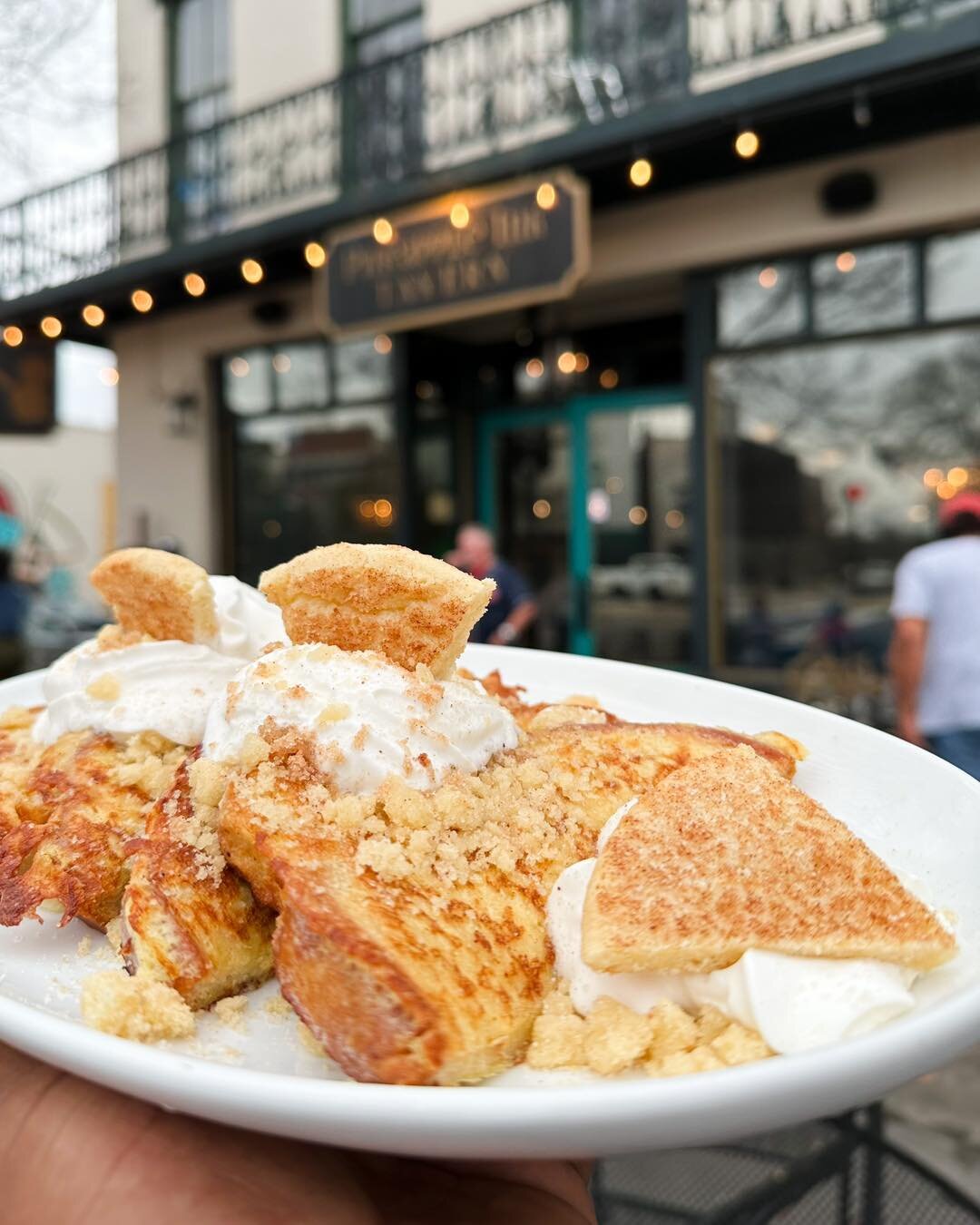 Indulge in a swirl of sweetness Sunday with our Snickerdoodle French Toast! 🥞✨ Dive into layers of cinnamon bliss and start your day on a delicious note. 

#FrenchToast #WeekendBrunch #Snickerdoodle