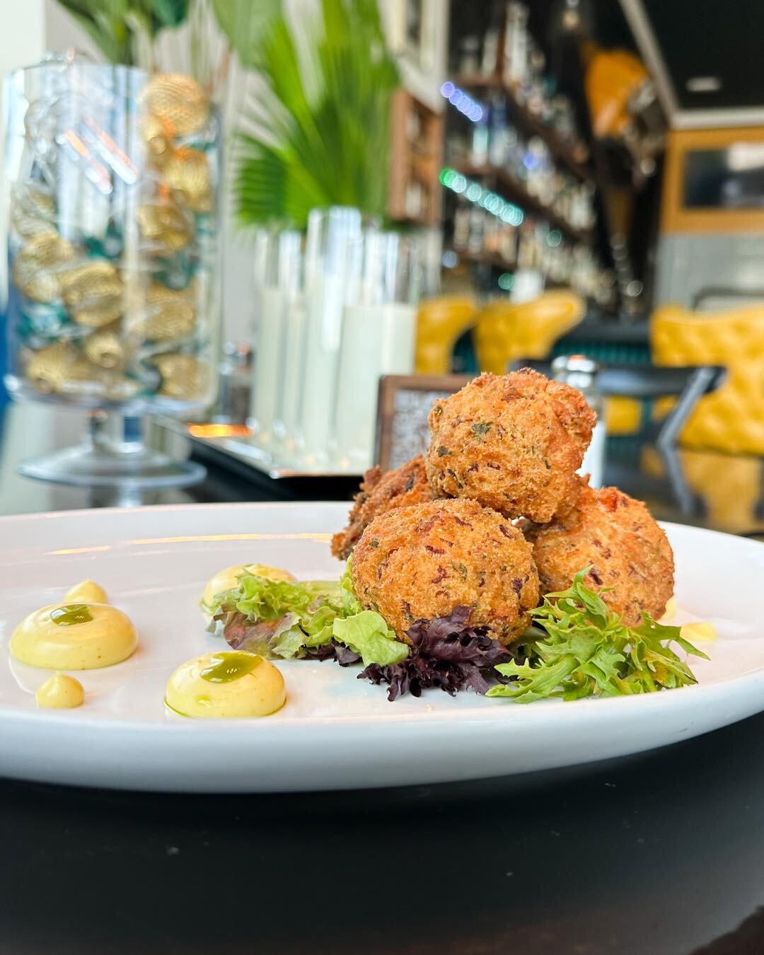 Get a taste of the Caribbean with our Conch Fritters served with a side of malt vinegar aioli &ndash; a flavorful delight that's sure to transport you to paradise! 🌴✨ 

#WeeklyFeature #CaribbeanFlavors #PineappleInkTavern