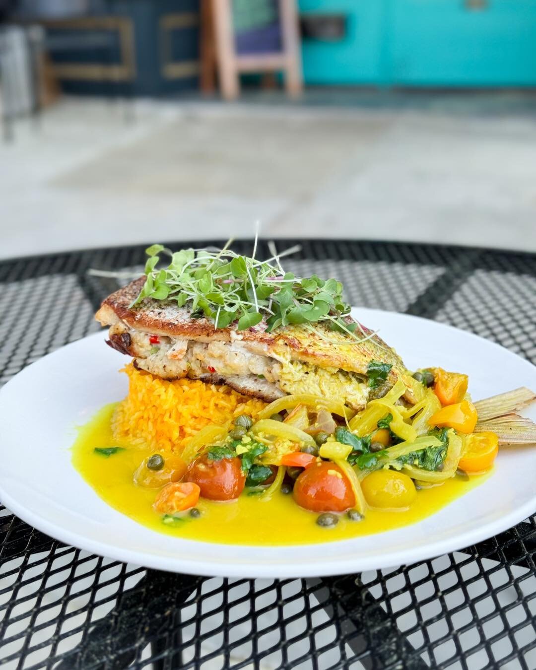 🐟 Dive into deliciousness with our latest menu addition: Pargo Pescado! Savor the exquisite flavors of seared red snapper paired perfectly with aromatic yellow saffron rice and a tantalizing turmeric tomato sauce. A culinary journey awaits at Pineap