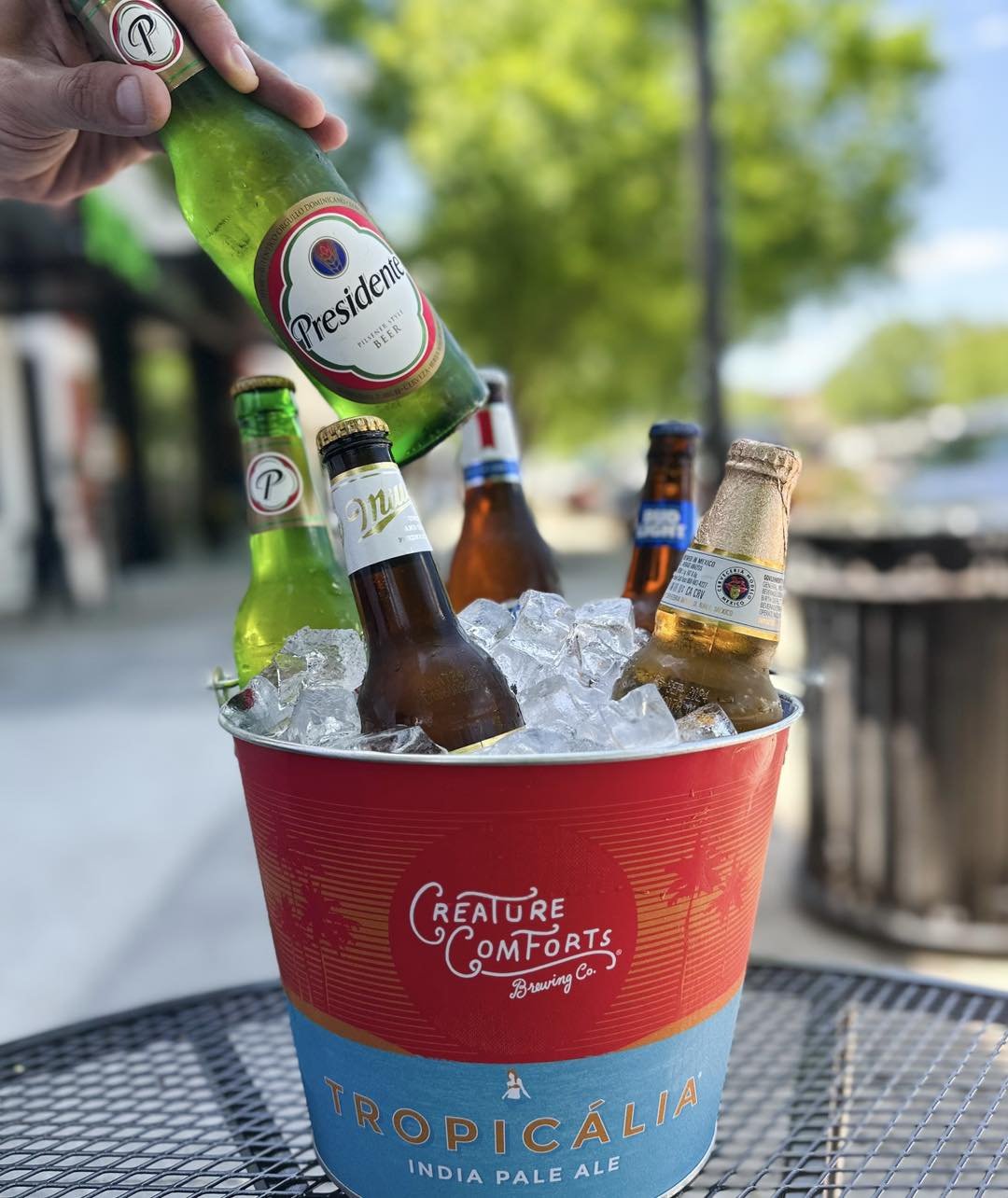 🍻 Introducing Beer Buckets at Pineapple Ink Tavern! Grab five beers for just $15 (domestic) or $17 (imports) today! Cheers to good times ahead! 🍻 

#BeerBuckets #PineappleInkTavern #DrinkSpecials