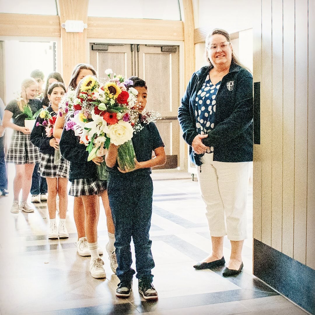On Weds, May 1st we gathered to honor Mother Mary at our May Crowning ceremony. Together we celebrated the Living Rosary and presented Our Lady with flowers of the fairest and rarest, brought to school by all of our students.🌻🌷🌺🌹🌻