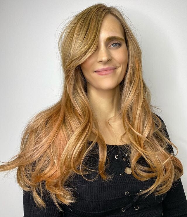 Highlights by @kristina.d.beauty ❤️🍑 love the peachy tones from her previously pink hair 💕 swipe for before pic! Done @livebytheswordsalon using @redken and styled with @amikapro