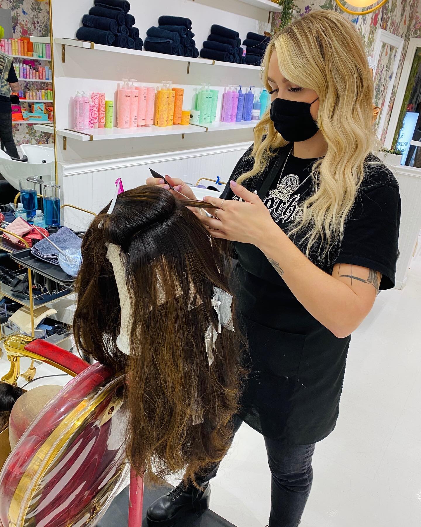@janinewoodburnhair is wigging out!! Can you believe this is the eighth wig she has colored in the past 2 weeks 👏🏻👏🏻👏🏻 Ask us about custom wig and hair extension coloring. Our expert colorists do it all. Book an complimentary consultation with 