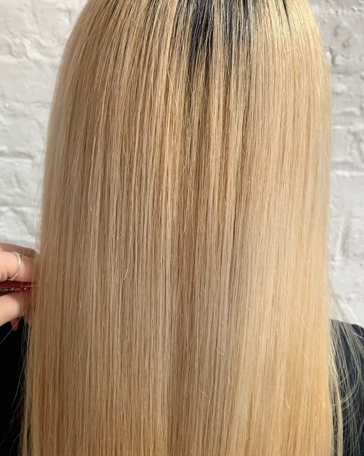 Let&rsquo;s talk about @brazilianbondbuilder 📝 this one step system can be added into 𝗮𝗻𝘆 color service. It works at the cellular level, targeting and repairing the broken and compromised bonds that cause hair to break over time without hindering