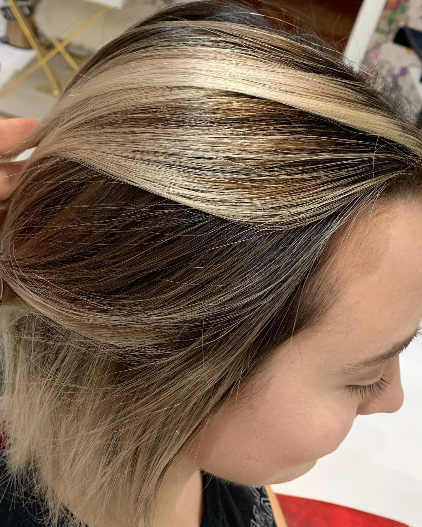 Dimension drop ⬇️ a low maintenance makeover to transition from an all over bleach and tone. Nothing like a beautiful blended blonde 😍 swipe for before ➡️ this week is almost fully booked, link to book your next appointment on our website link in pr