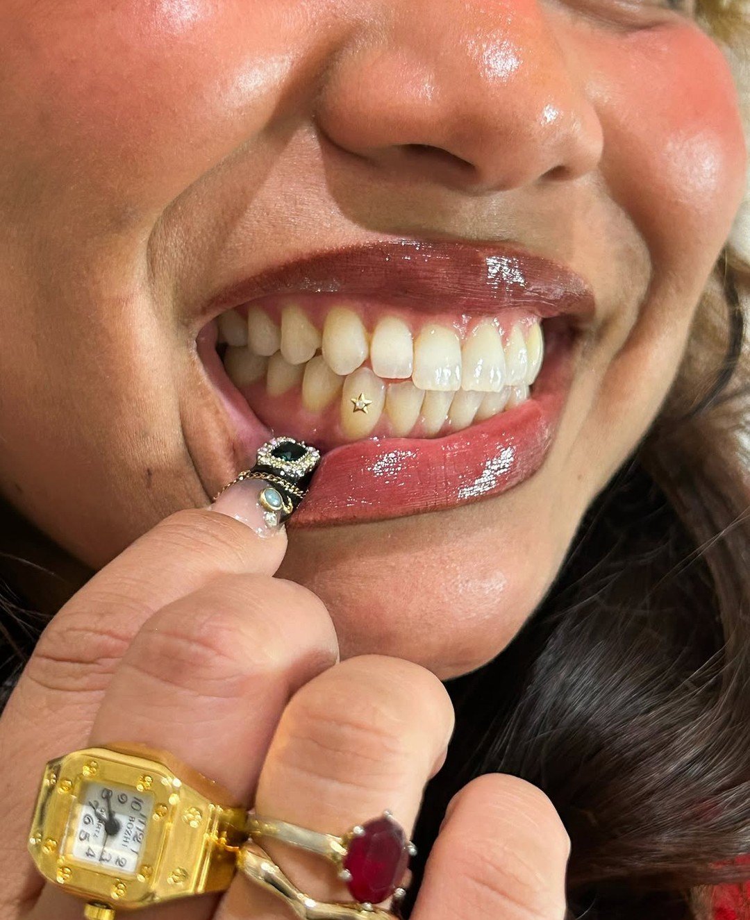 No drill, no pain, just sparkles 💎✨

Book your next tooth gem appointment today at www.livebytheswordsalon.com 👄
.
.
.
.
#toothgem #nyctoothgem #toothcharm #williamsburg #brooklyn #nycsalon