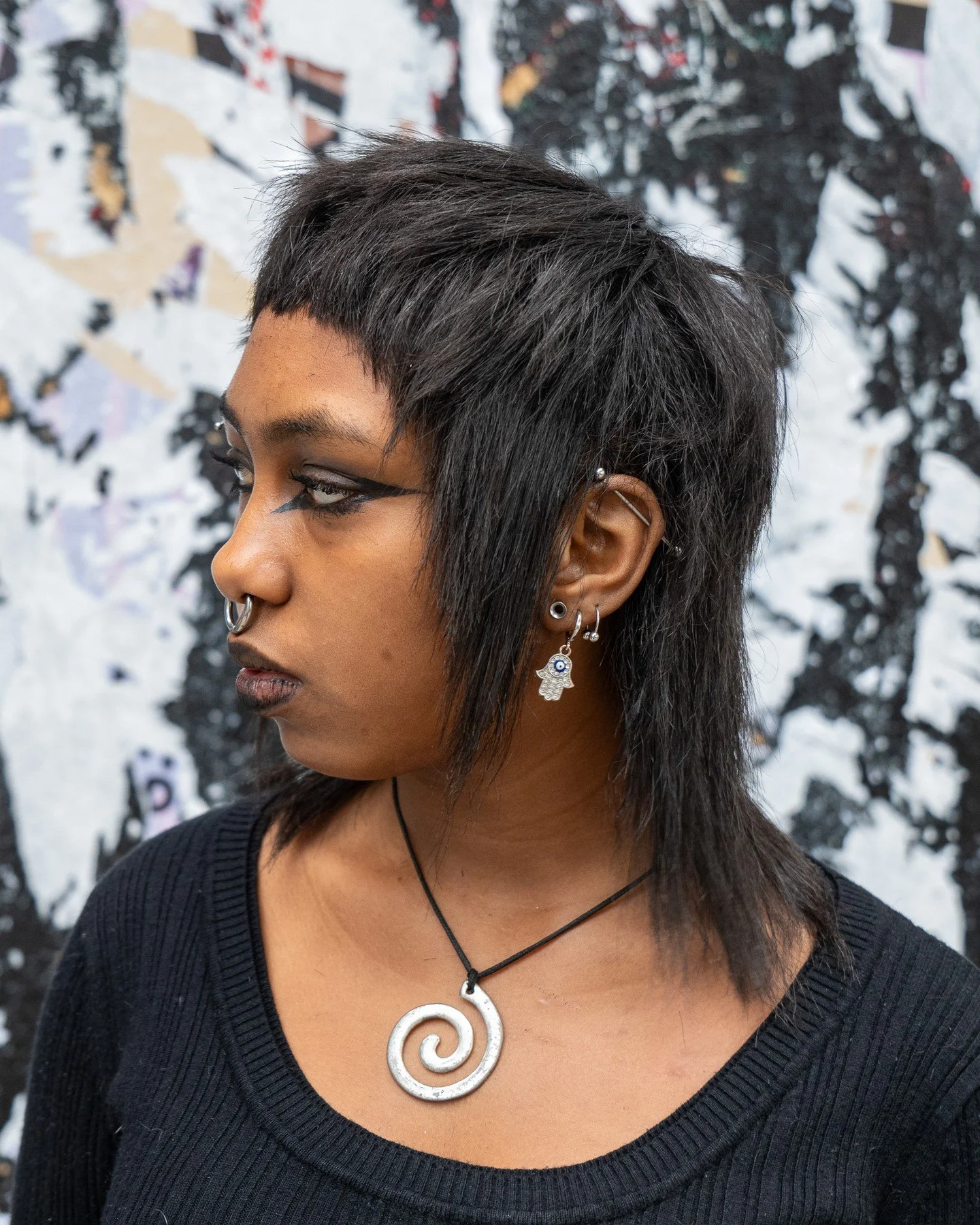 Not here to blend in, here to stand out🤘

Alternative haircut ✂️ with Amanda @proper_demanda

📍Located in the heart of Williamsburg, Brooklyn
📱Book your haircut appointment today at www.livebytheswordsalon.com
.
.
.
.
#haircut #haircutinspo #nycha