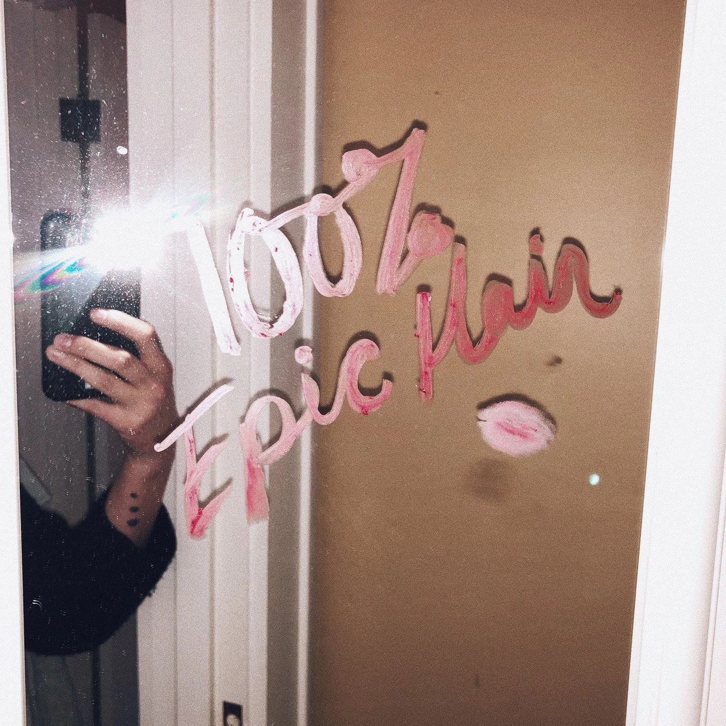 Get the epic hair of your dreams &mdash; only at Live By The Sword Salon 💋

🛍️Shop R+Co products through the link in our bio
📍Live By The Sword Salon | Williamsburg, Brooklyn
Book your hair appointment now at www.livebytheswordsalon.com
.
.
.
#ran