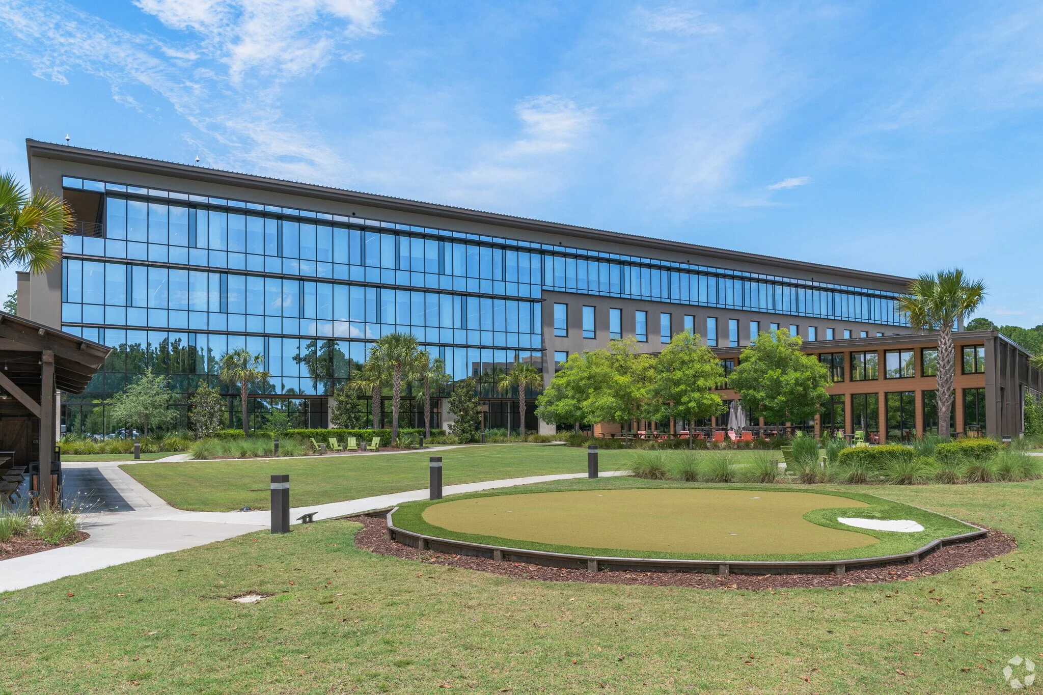 65-Fairchild-St-Charleston-SC-Greenspace-Courtyard-and-TPC-Putting-Green-11-LargeHighDefinition.jpeg