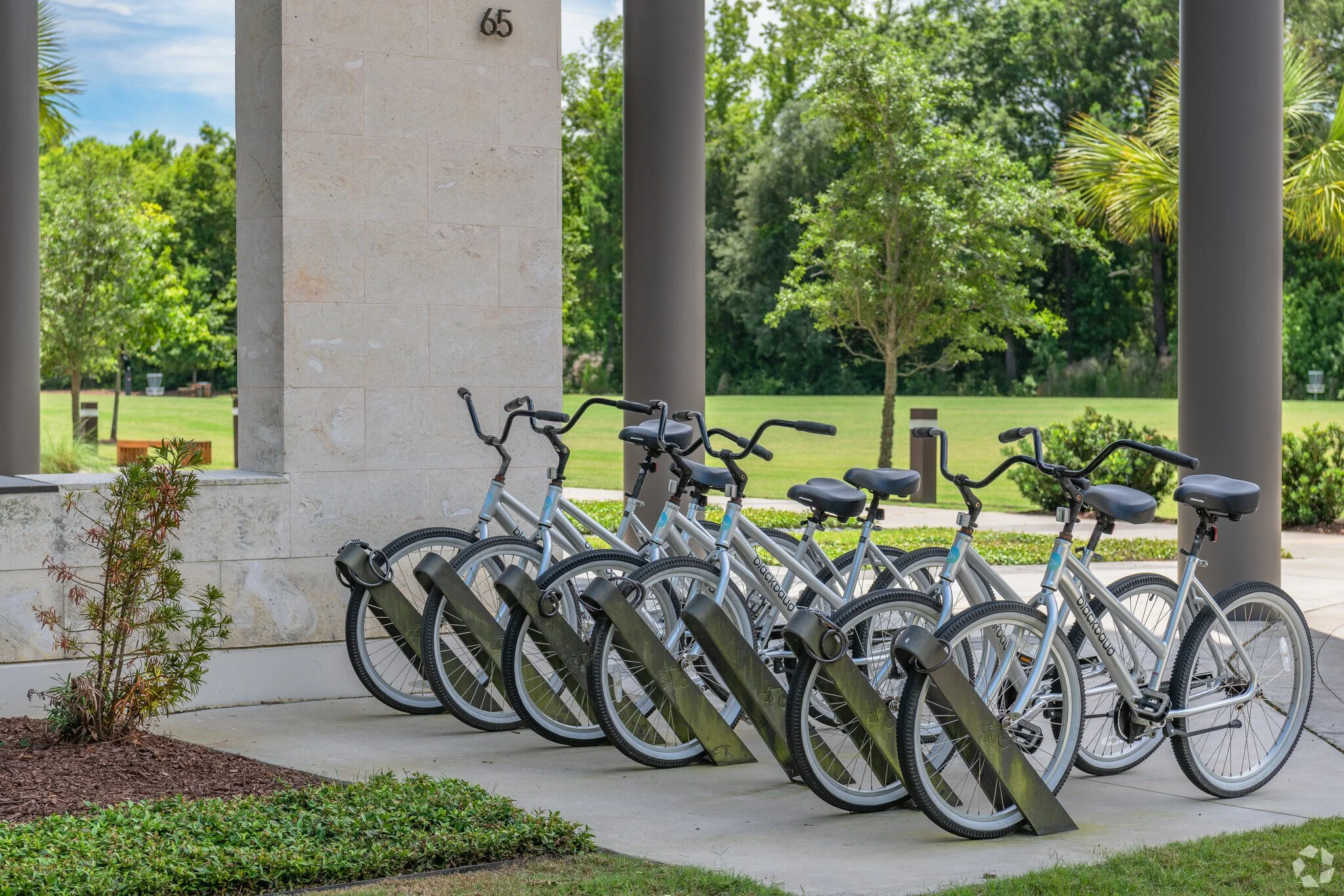 65-Fairchild-St-Charleston-SC-Building-Bicycles-Conveniently-Outside-the-Entrance-6-LargeHighDefinition.jpeg