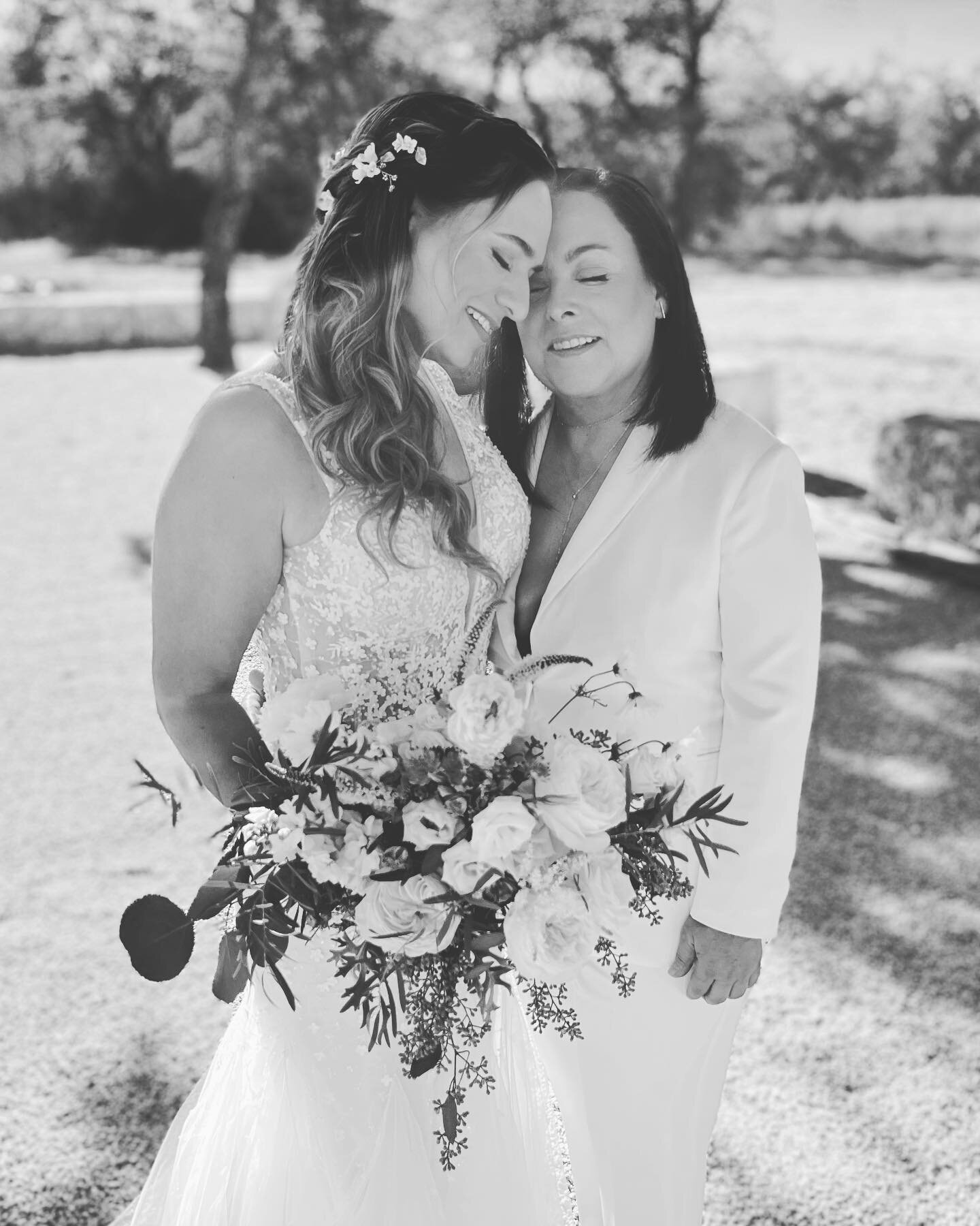 Working 3 weddings this Weekend!!! Lots of romantic vibes with Nick form @newlyweds_cinema #loveislove #weddingvideo