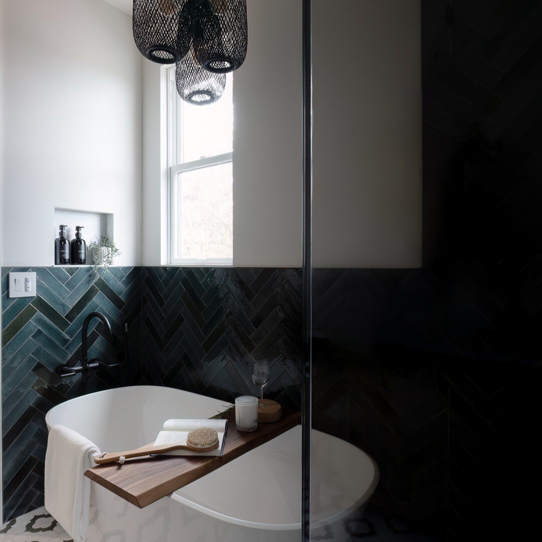 ✨✨ Excited to unveil one of our latest projects! ✨✨ Introducing the intriguing bathroom design we crafted for our amazing clients, J+S, right here in Oakland. 🛁💫

Stepping into this space is like stepping into a slice of Portugal, thanks to the inc