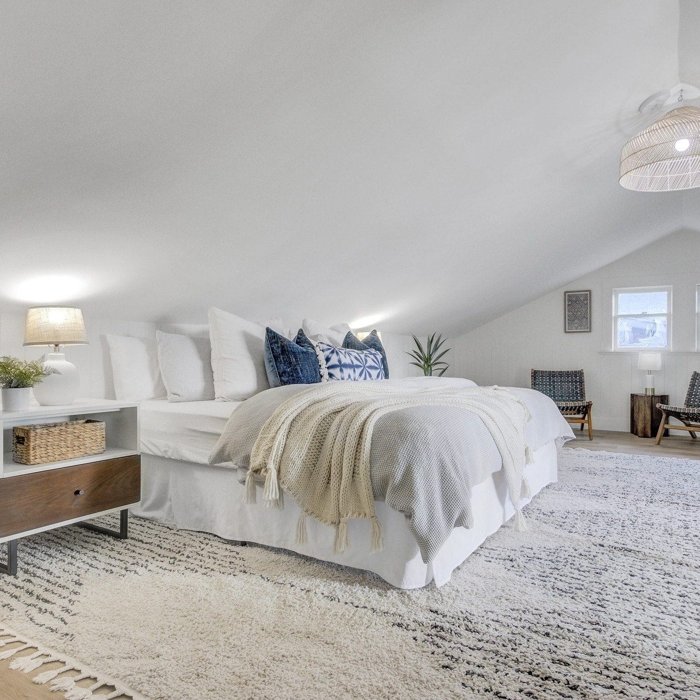 ✨✨ Transform Your Space: Dreamy Bedroom Staging BEFORE &amp; AFTER ✨🛏️ Selling your home? Don't underestimate the impact of a well-staged bedroom&mdash;it can make all the difference in showcasing your home's potential to prospective buyers.

These 