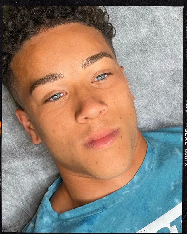 &ldquo;I&rsquo;m a classic man, you can be me when you look this clean&rdquo; - @jidenna . .
.
#browsformen #brobrows #microbladingeyebrows #microblading #gamechanger