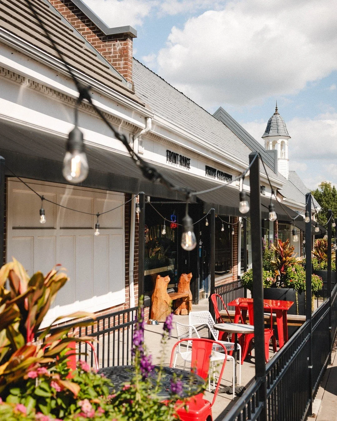 Yes, it is mid October and yes, it is still going to be 80 degrees outside this weekend! Enjoy the patios before Fall weather is really here⛱️