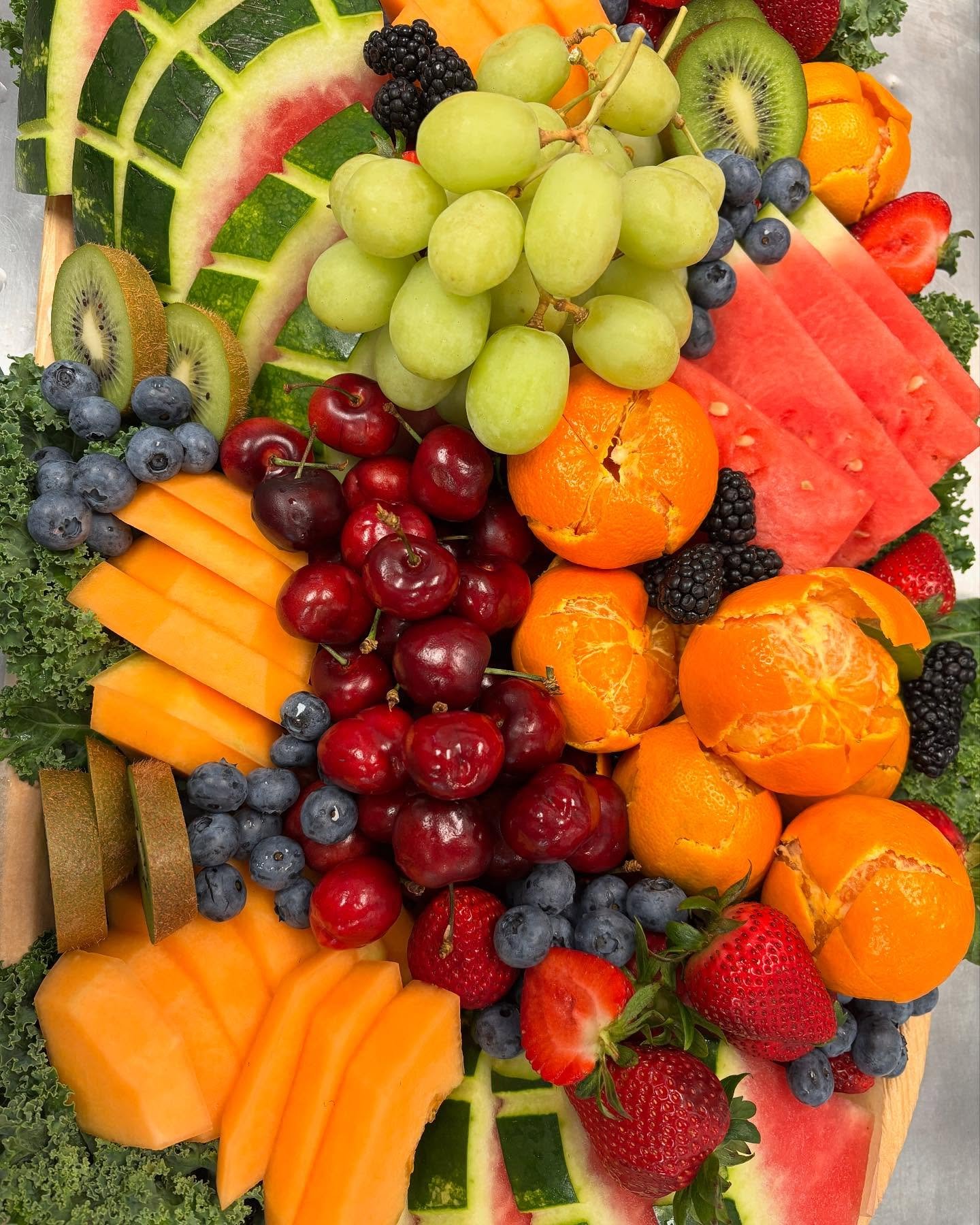 Who doesn&rsquo;t like a fruit platter!
A perfect addition to any gathering. 

#fruitsofinstagram #cateringservice #fruitplatters #supportlocal #yarmouthmaine #goodfoodmatters @maggiemaes.maine