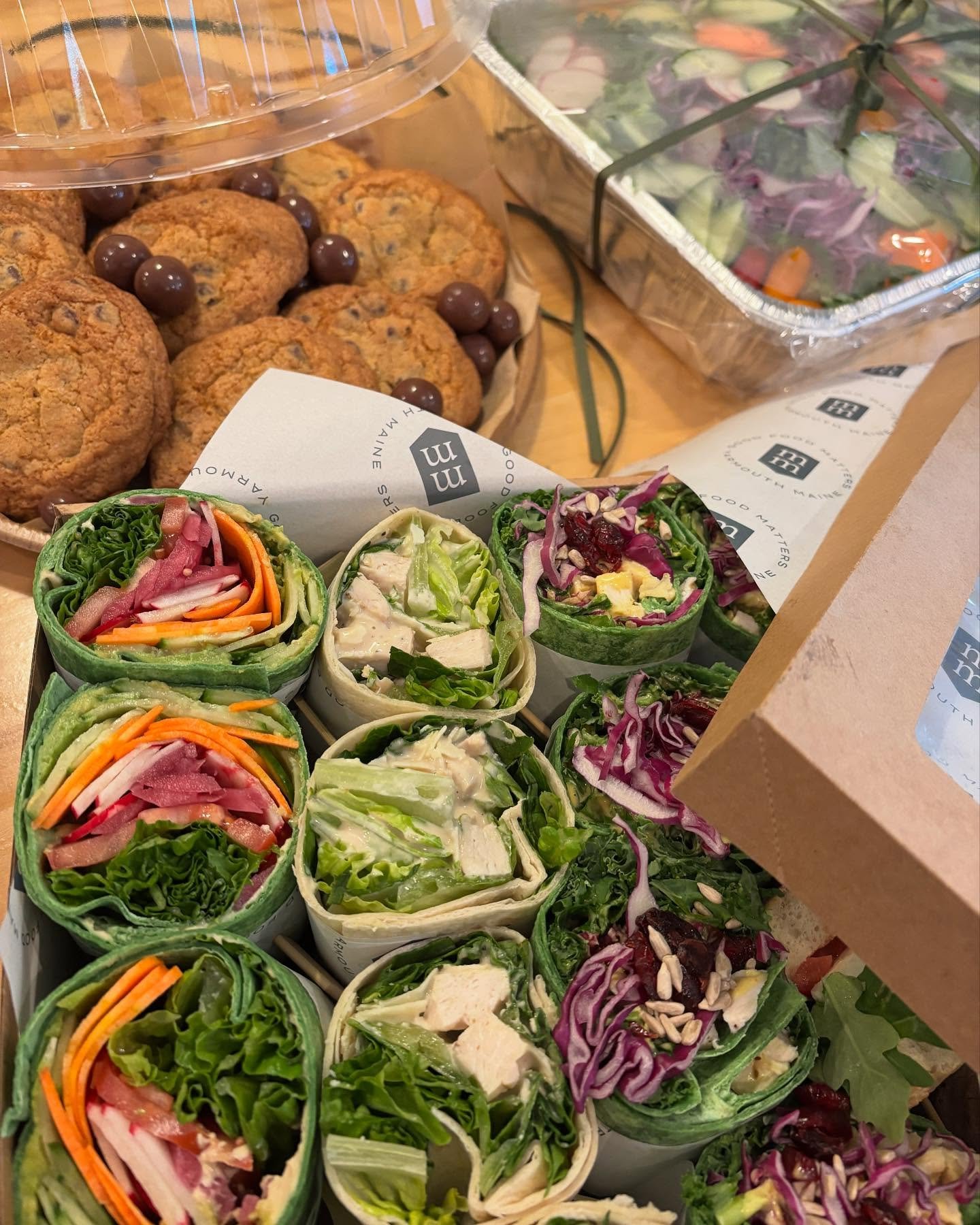 Lunch &amp; Learn!

Our business catering packages are an easy pick up for those times when you need everyone well fueled and paying attention. Sandwiches, Salads and Cookies. 

Make it a Win Win. 
Not only will the team remember the material, they w
