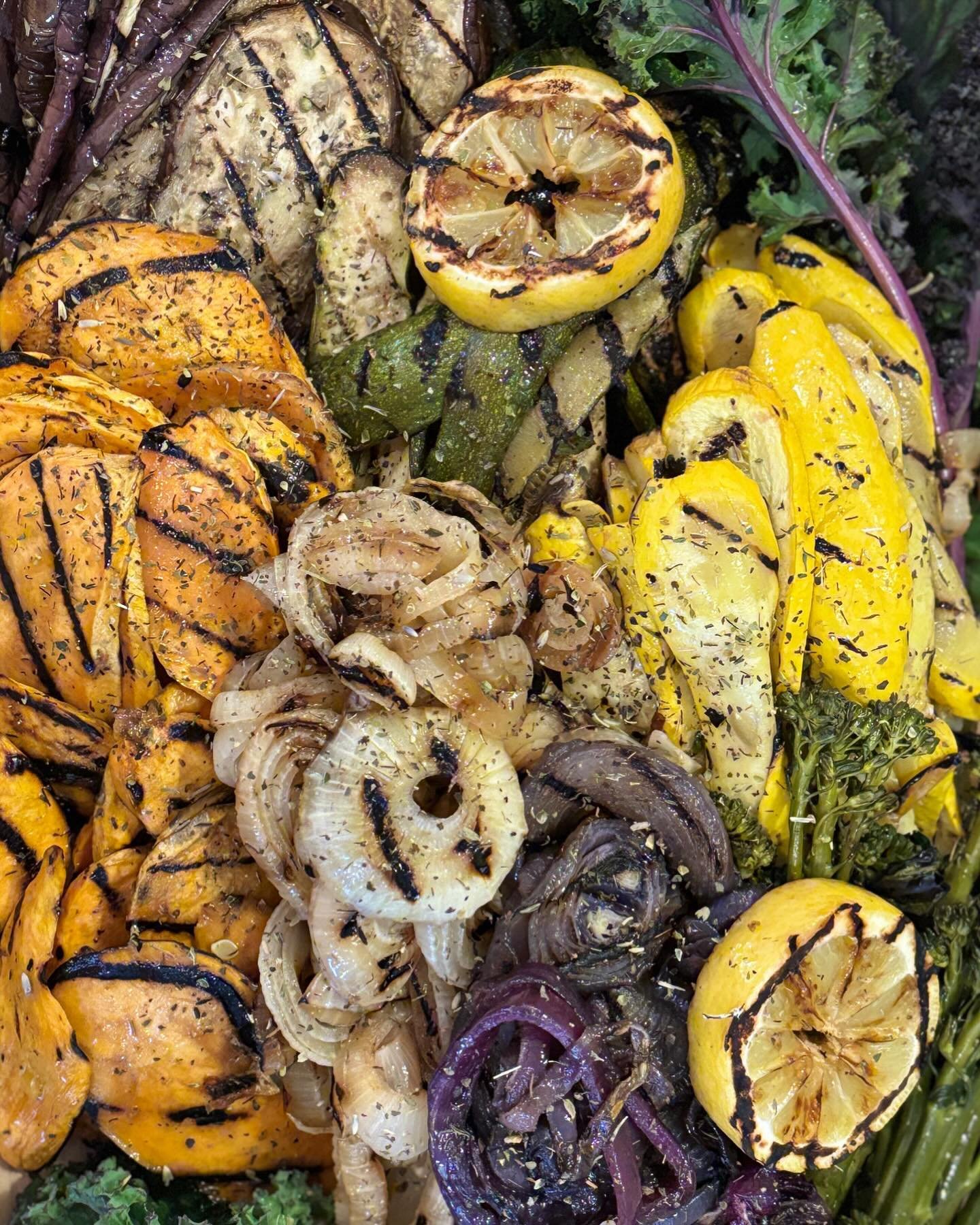 It&rsquo;s Grilled Vegetable Season!
Round out your menu with beautiful treasures. A real crowd pleaser!
#grilledvegetables #goodfoodmatters #localfarmers #supportsmallbusiness @maggiemaes.maine #yarmouthmaine