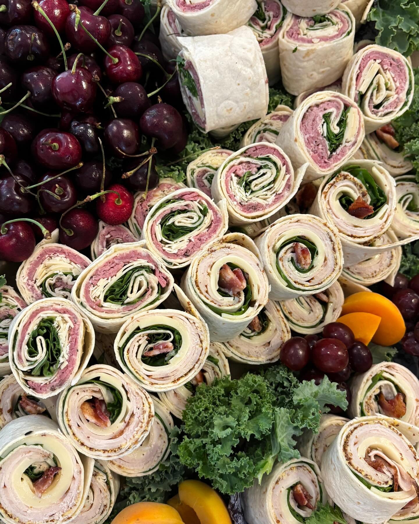 Feeding a crowd?
These delicious pinwheels are just the ticket. 

#pinwheelsandwiches #happyhour #gatherings #supportlocalbusinesses❤️ #goodfoodmatters #yarmouthmaine @maggiemaes.maine