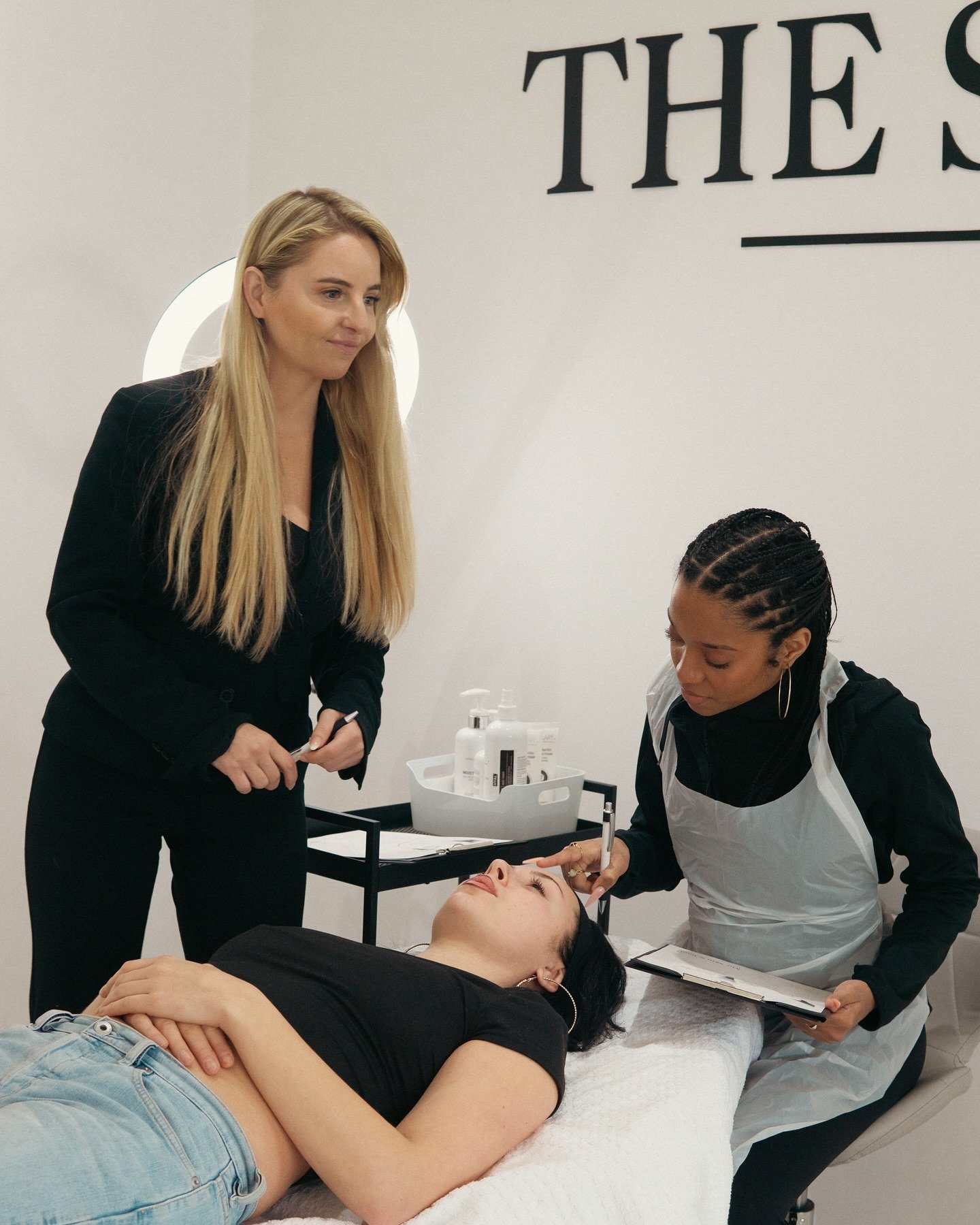 The future depends on what YOU do today✨ change your life and train in skincare 🫶

In just a short time, our graduates become qualified and 𝙨𝙠𝙞𝙡𝙡𝙚𝙙 in a treatment they are passionate about. Confident and ready to make money (and waves) in the