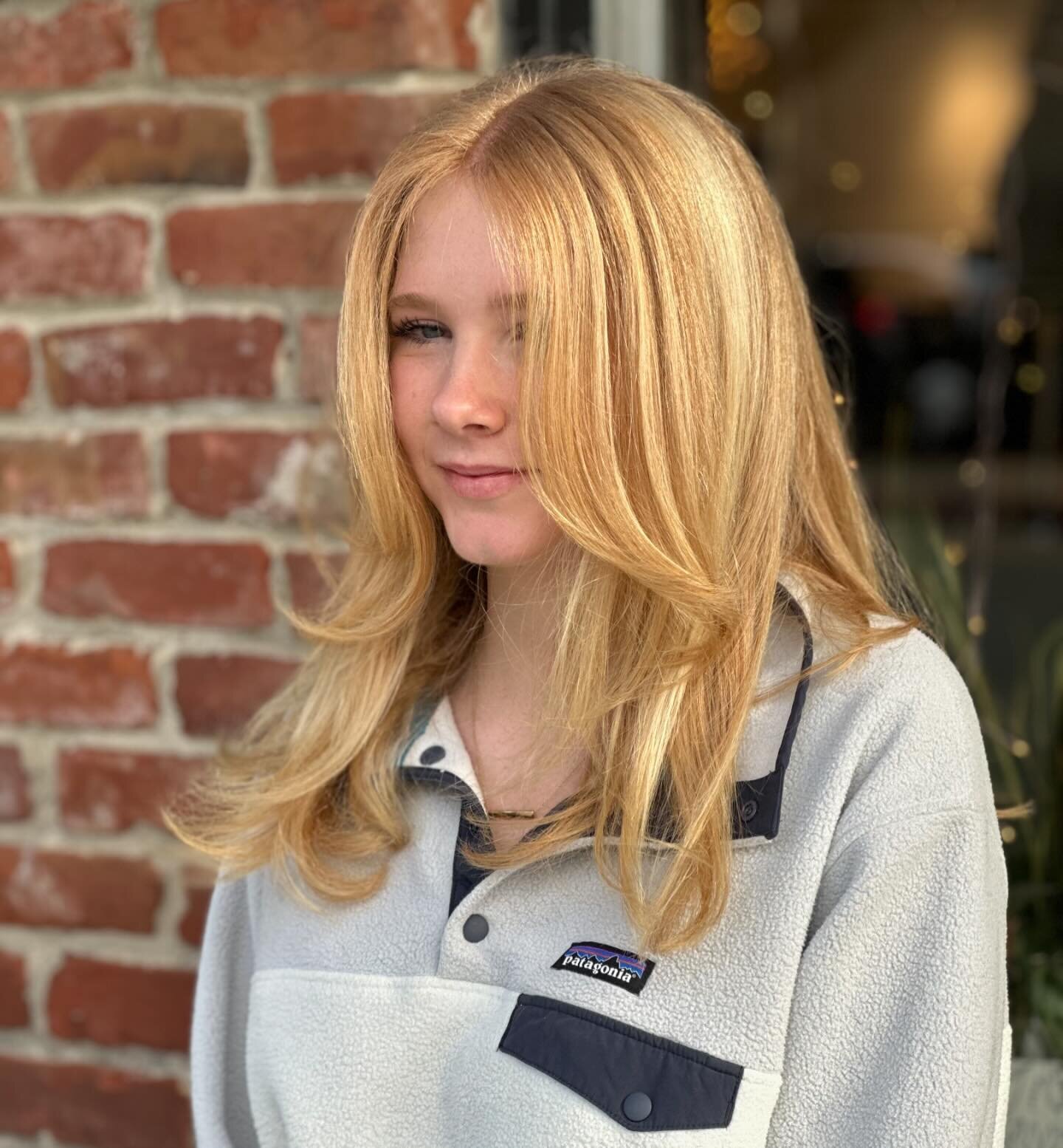 Hair by Jade!
🧡
&bull;
&bull;
&bull;
#hair #hairstyles #haircuts #haircolors #hairblowout #randcoproducts #gingerhair #blondehighlights #midlengthhair #bayareahair #bayareasalon #eastbayhair #ashsalonlafayetteca