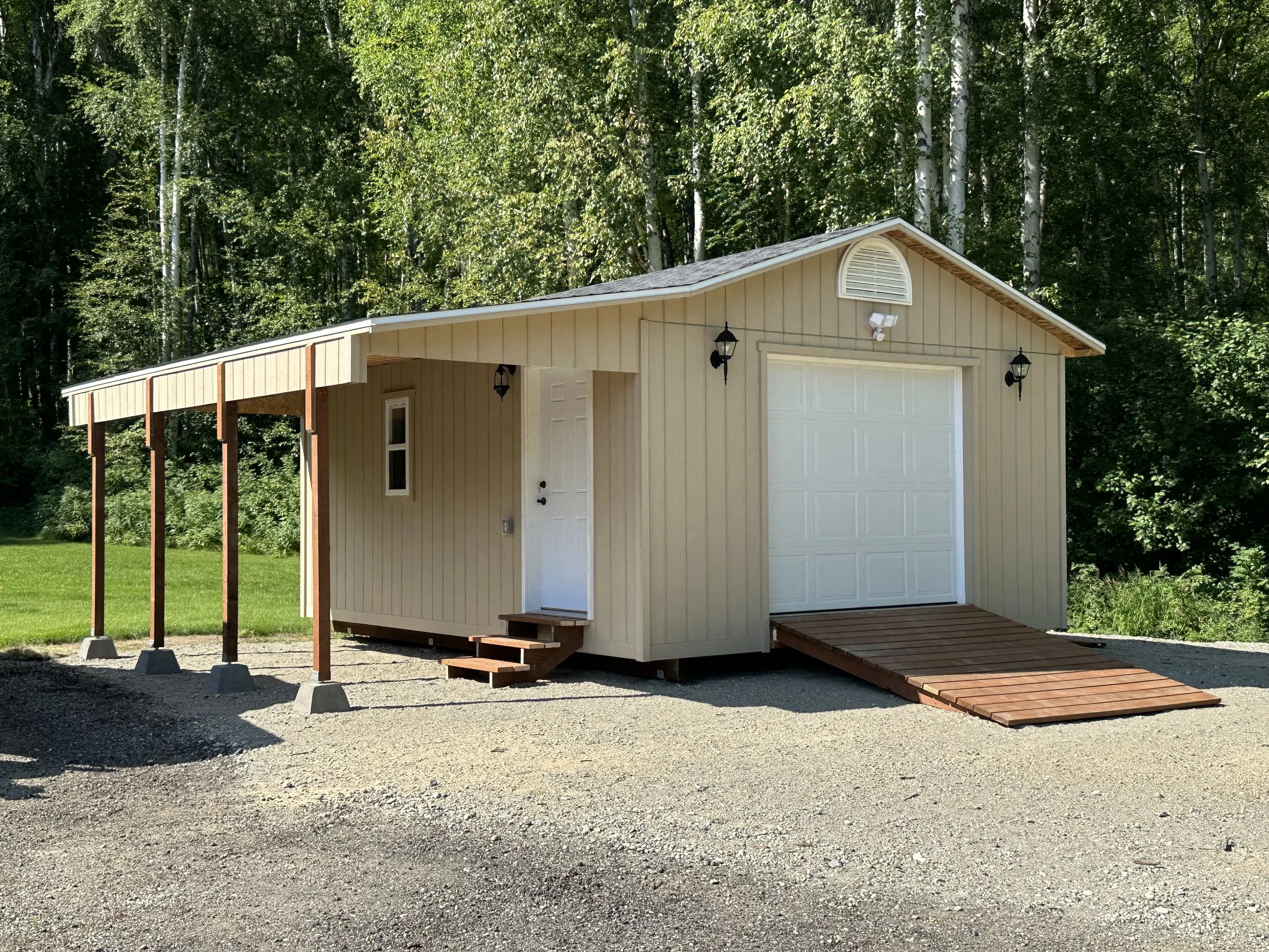 16x20 custom shed with overhang