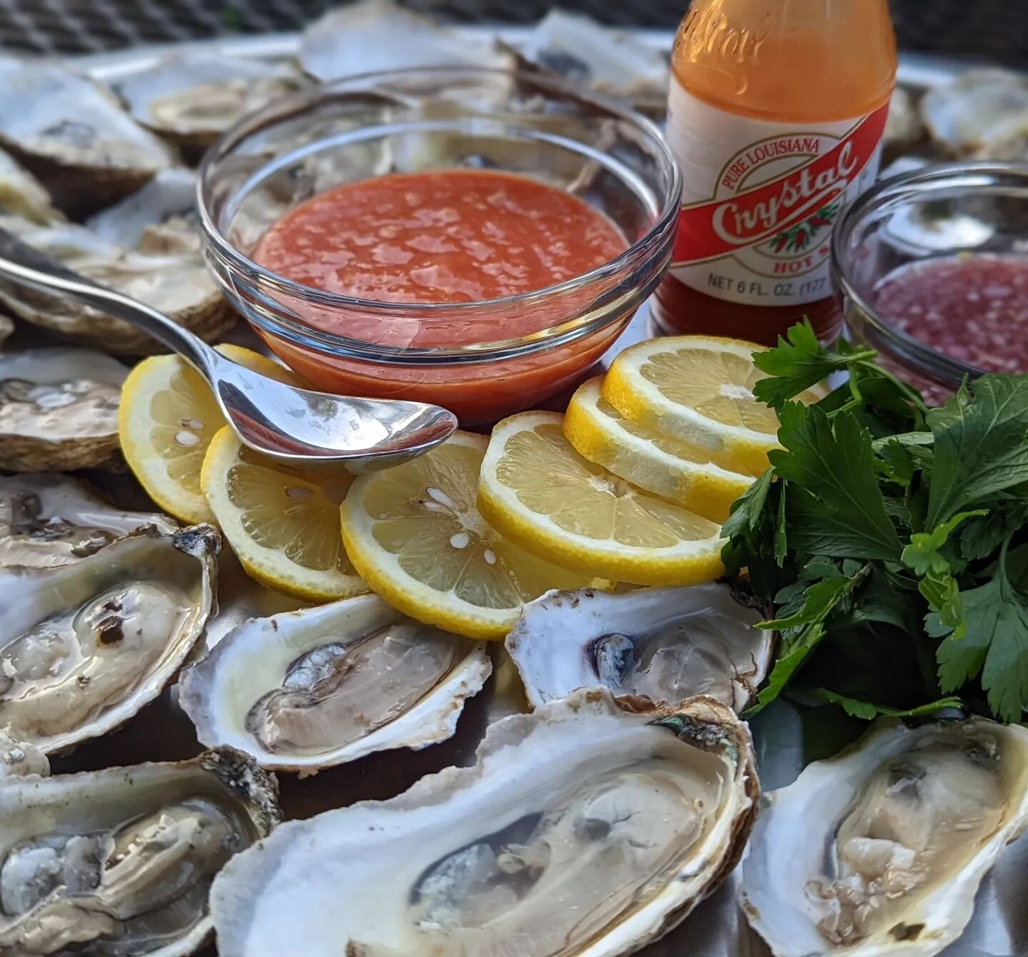 5 Varieties of Oysters - from East Coast to West Coast with all the fixings. Freshly shucked in the clients kitchen!
&bull;
&bull;
MK Culinary | 401-374-5381 | Chef Mikey
&bull;
&bull;
#MKCulinary #MKCulinaryChicago #YesHaveSome #ChefMikey #ChicagoCa